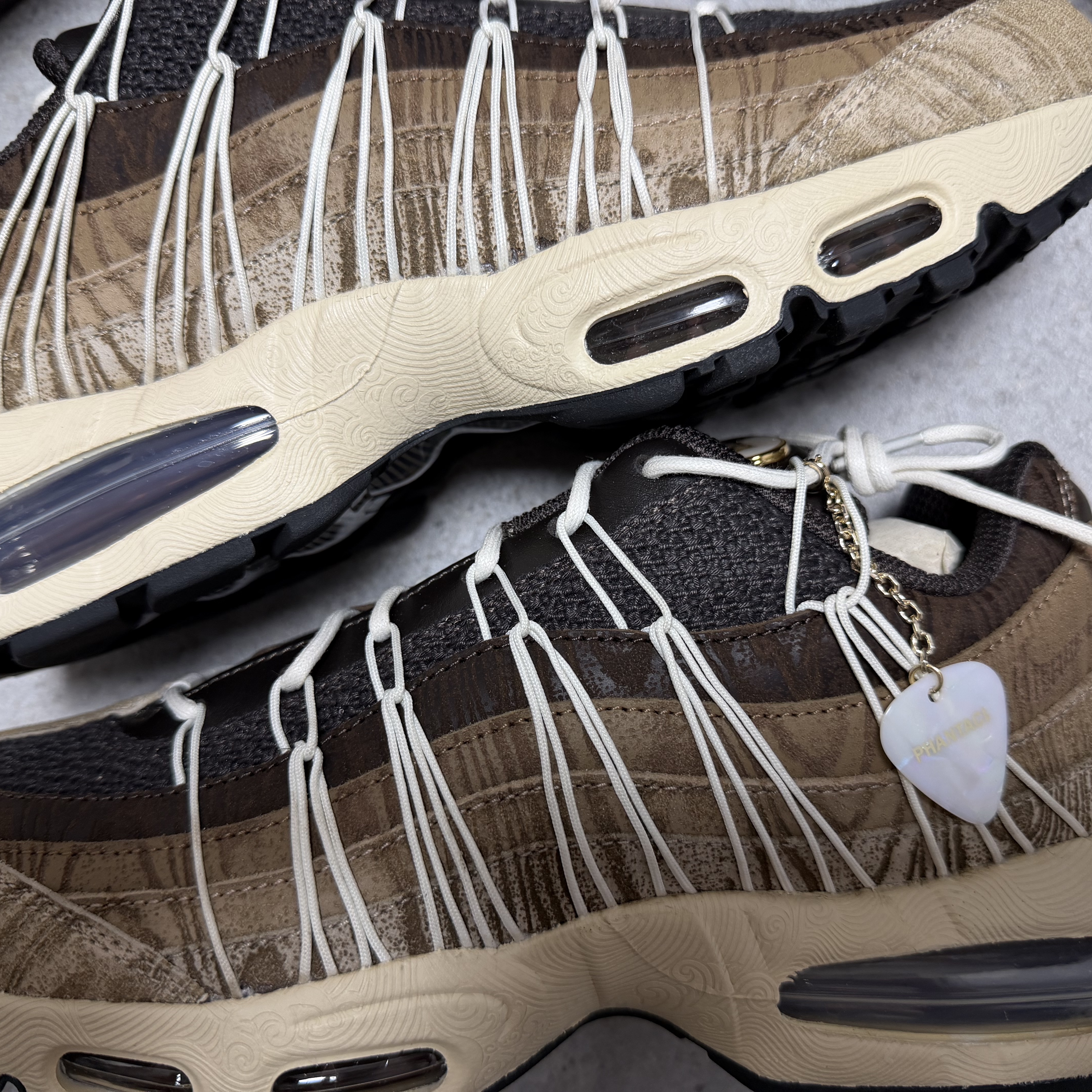 Nike x Phantaci Air max 95 Sanddrift Brown 착용 스타일 - 3