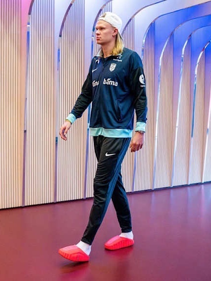 Nike Mind 001 Solar Red Chrome, Nike Mind 001 Black Chrome 착용 스타일