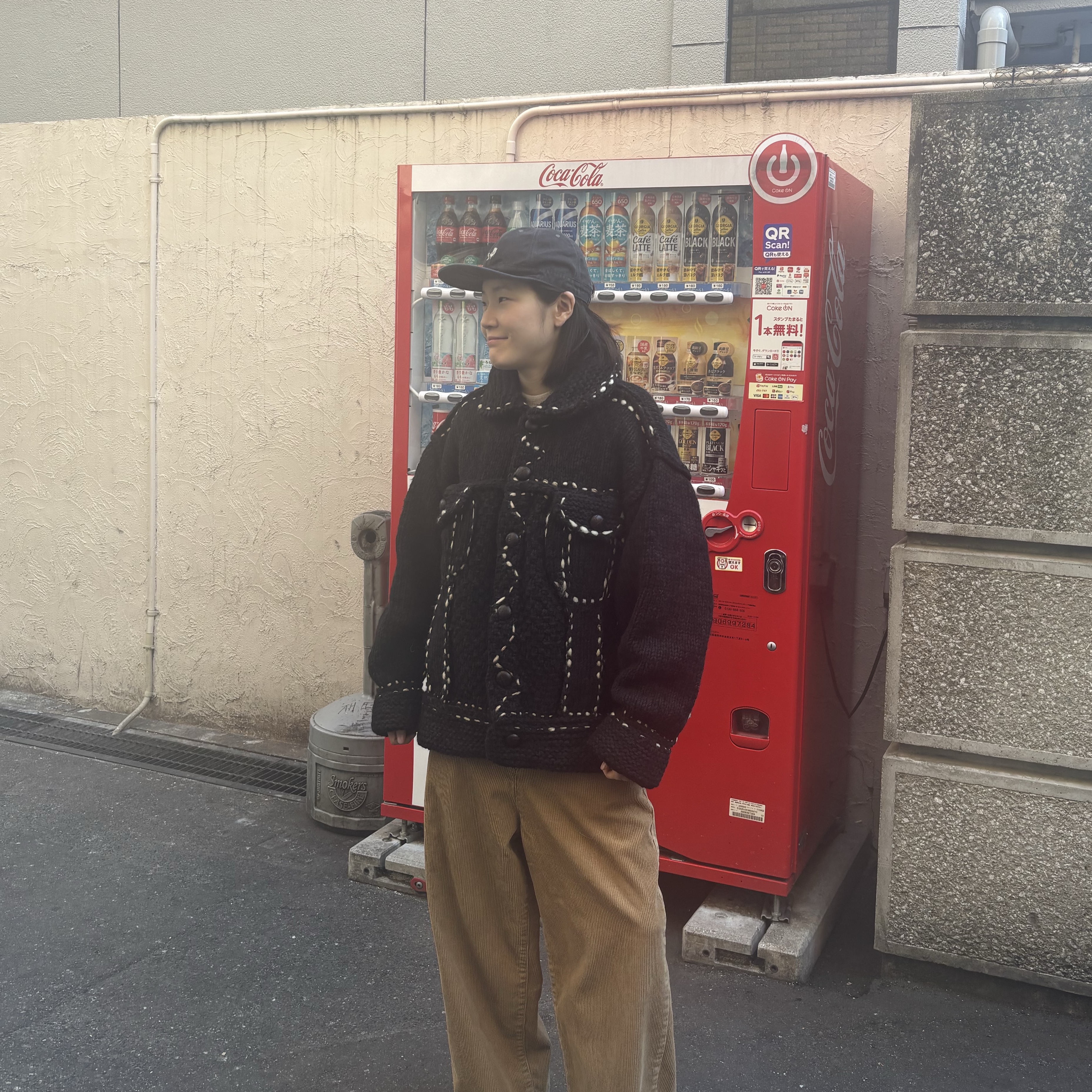 Kapital Wool Hand Knit Cowichan G Jean Black, Kapital 8W Corduroy Zipper Port Baggy Pants Beige 착용 스타일 - 2