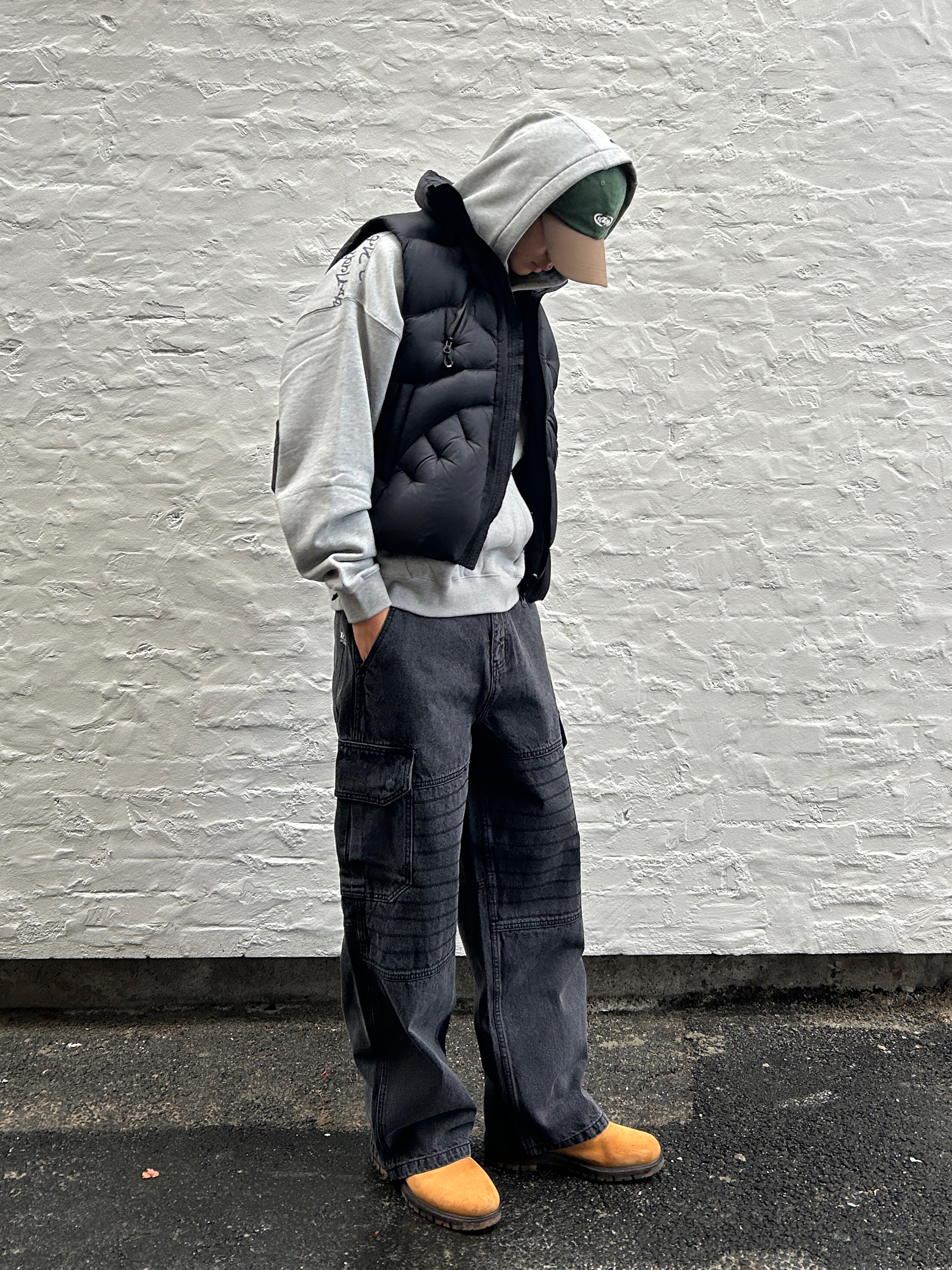 KZM Round Two Tone Cap Green, KZM Sashiko Outpocket Denim Pants Black 착용 스타일 - 3