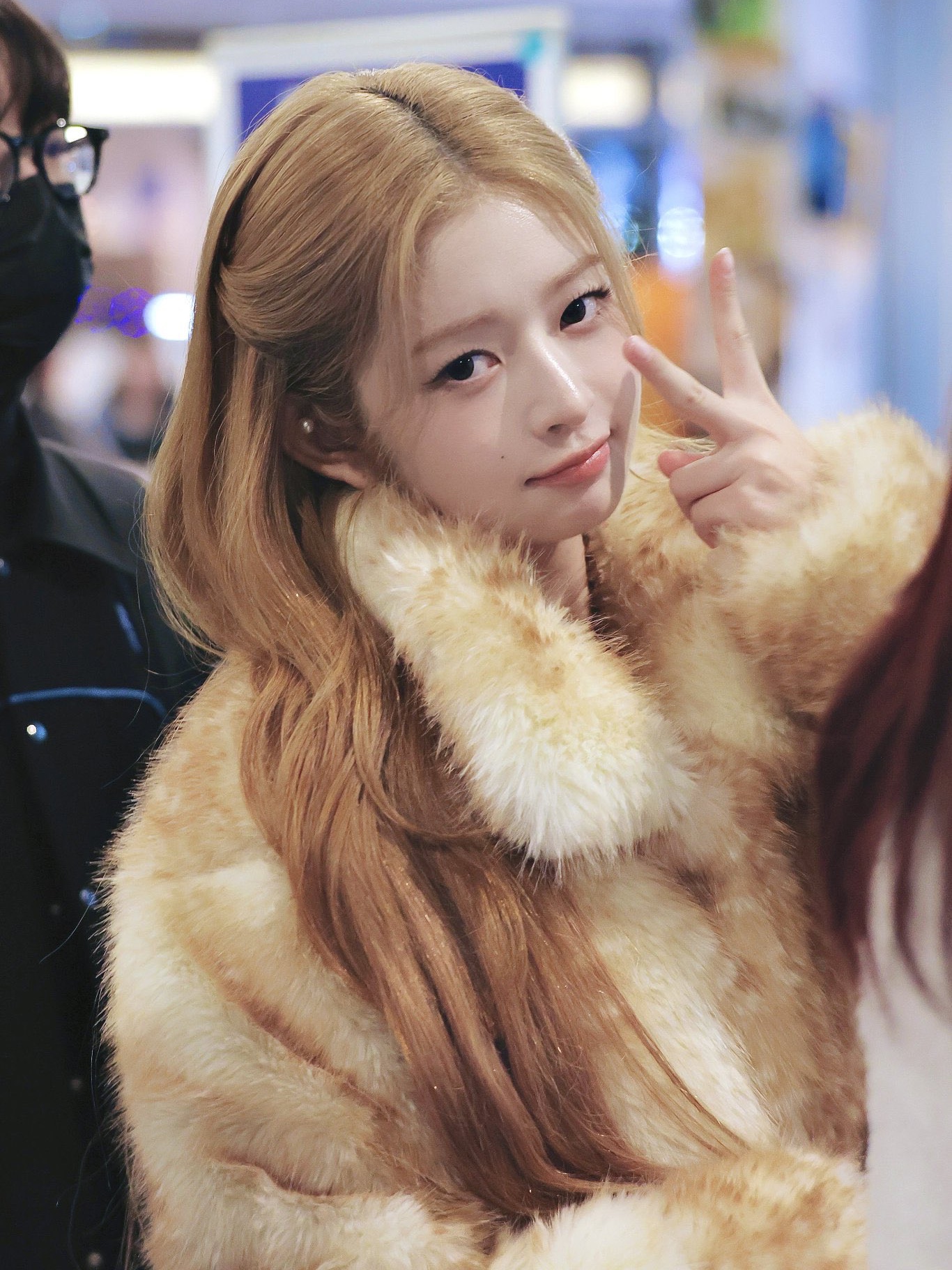 (W) I Am Gia Bambi Fur Coat Neutral 착용 스타일 - 2