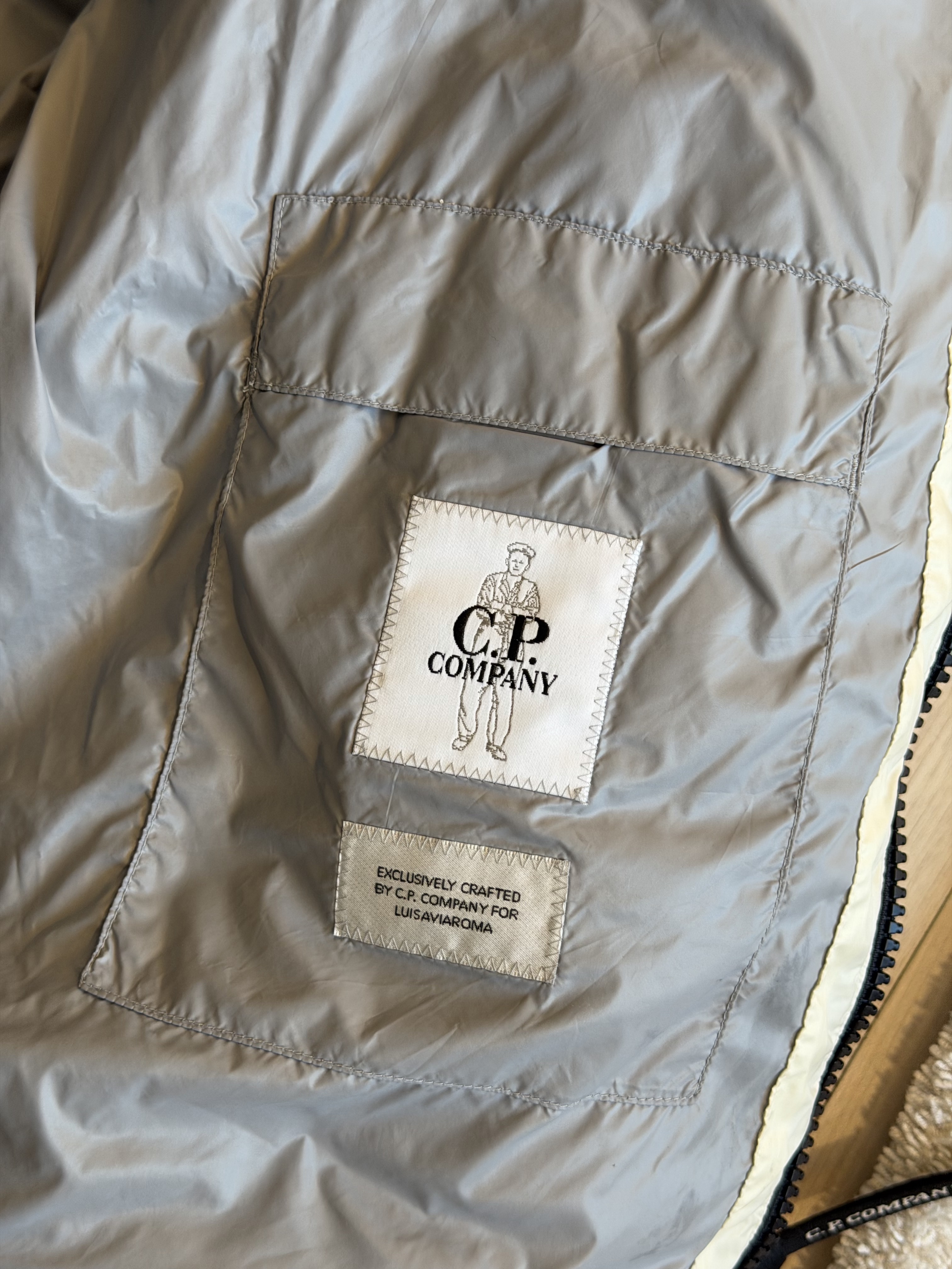 C.P. Company D.D. Shell Hooded Down Jacket Gauze White - 25FW, C.P. Company Korea Exclusive D.D. Shell Hooded Down Jacket Lunar Rock - 25FW 착용 스타일 - 4