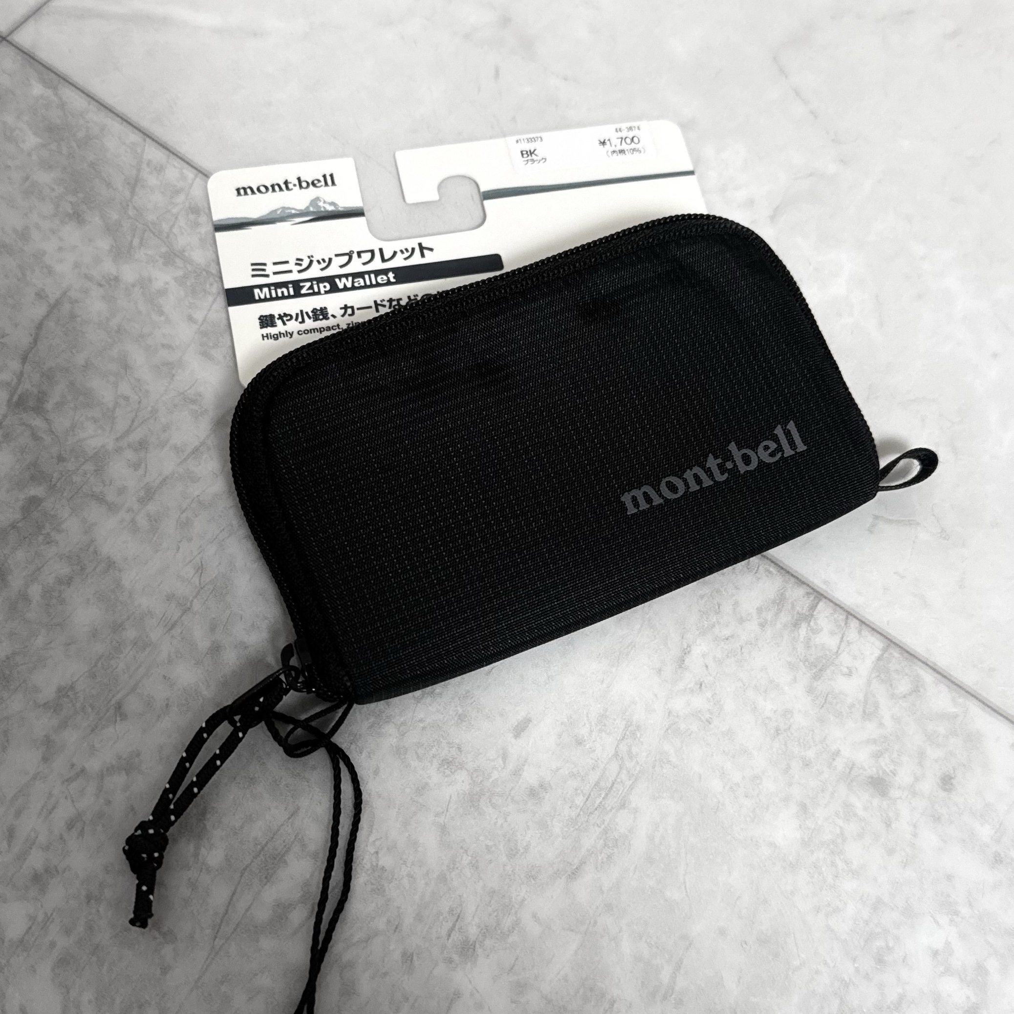 Montbell Mini Zip Wallet Black 착용 스타일