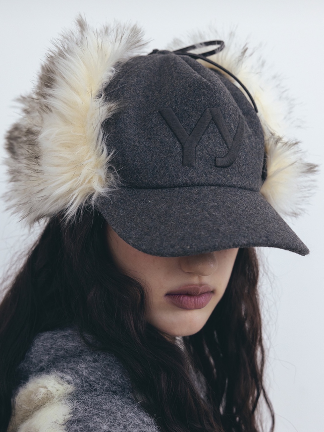 Open Yy Faux Fur Earflap Cap Gray, Open Yy Faux Fur Corduroy Earflap Cap Khaki 착용 스타일 - 4