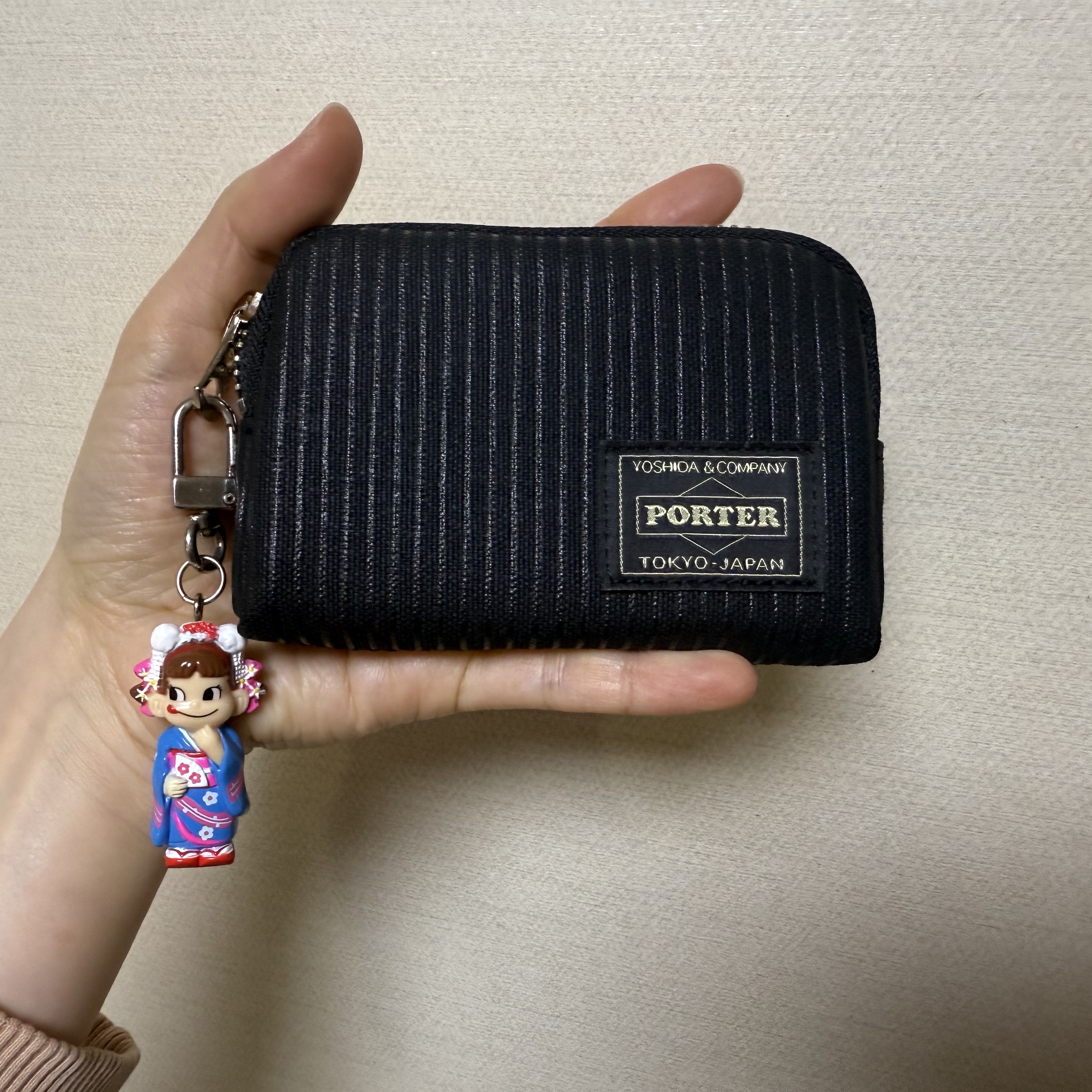 Porter Drawing Coin Key Case Black 착용 스타일