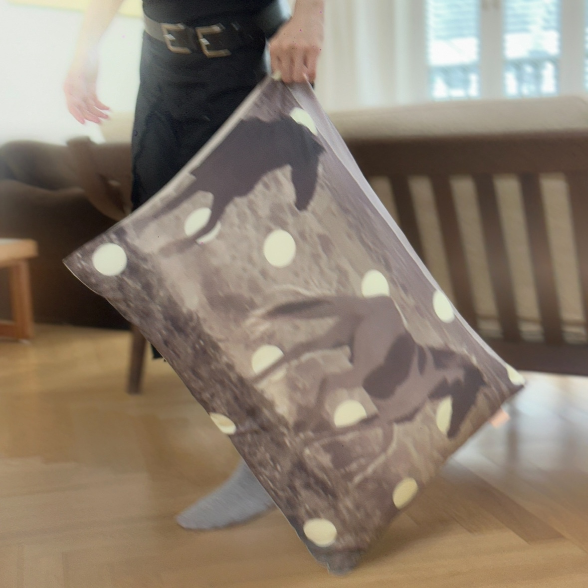 [3% 적립] POUPPET Wild Horse Pillow Cover (Modal) 착용 스타일