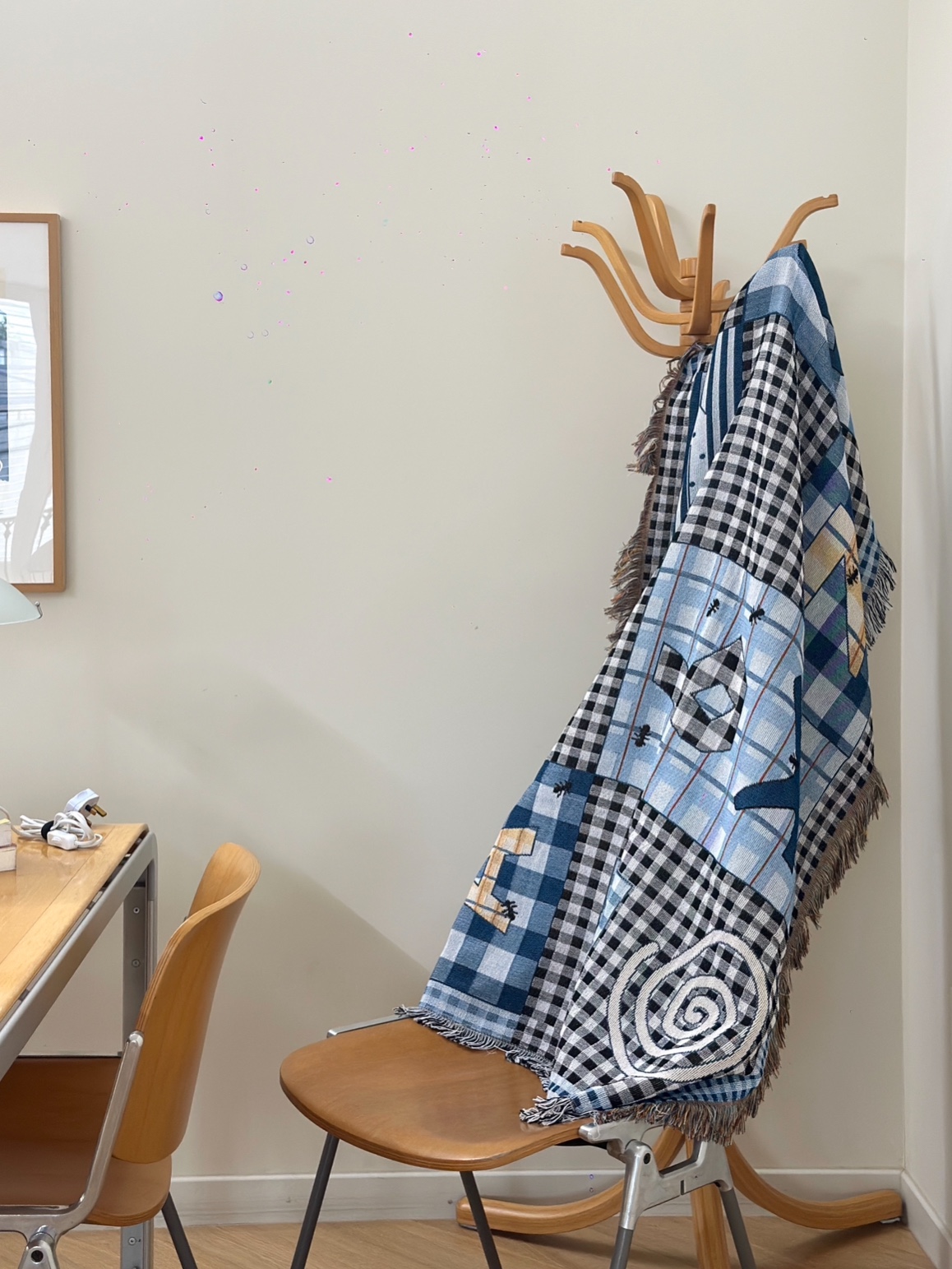 [3% 적립] POUPPET Ant on Check Woven Blanket 착용 스타일
