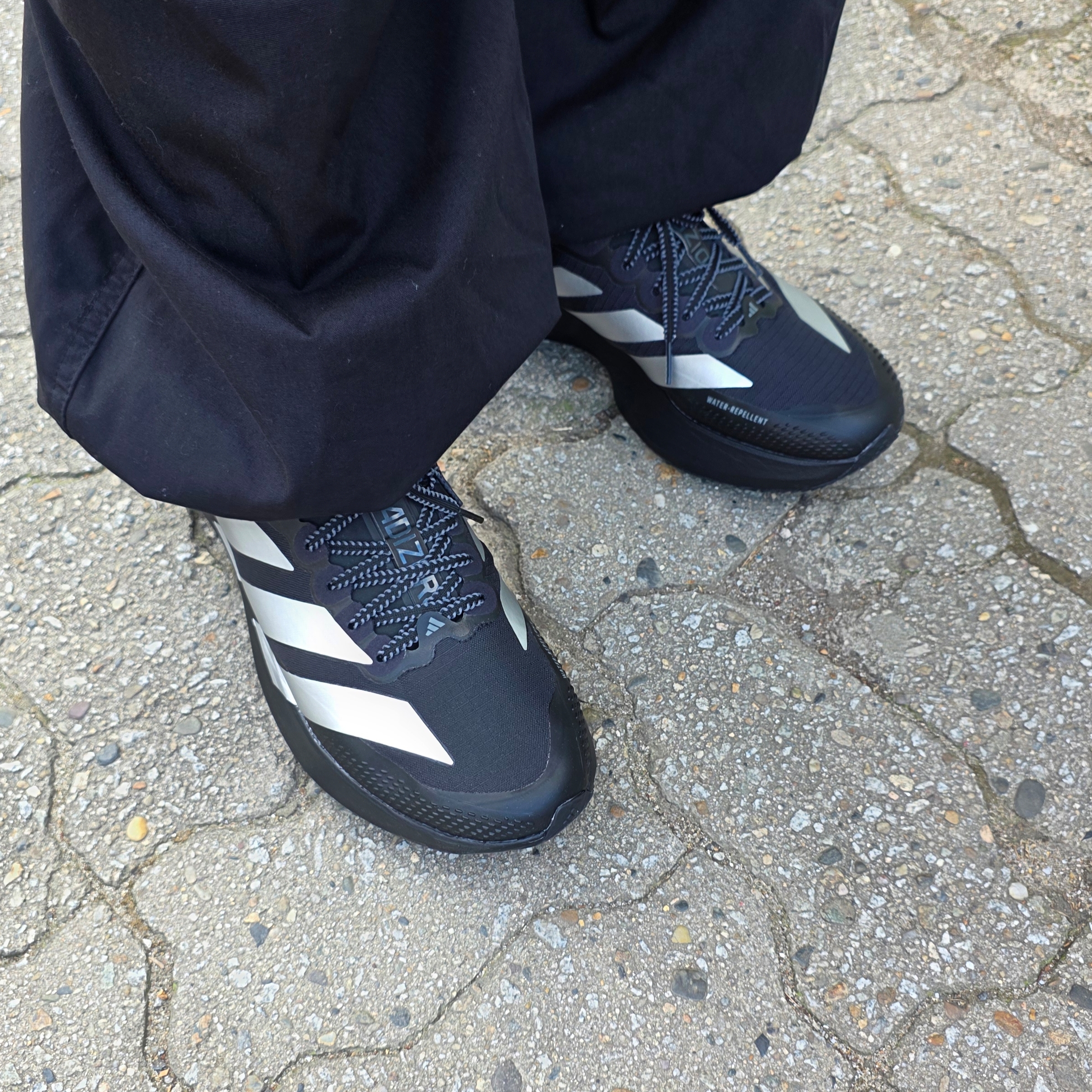 Adidas Adizero EVO SL ATR Core Black Silver Metallic 착용 스타일 - 3