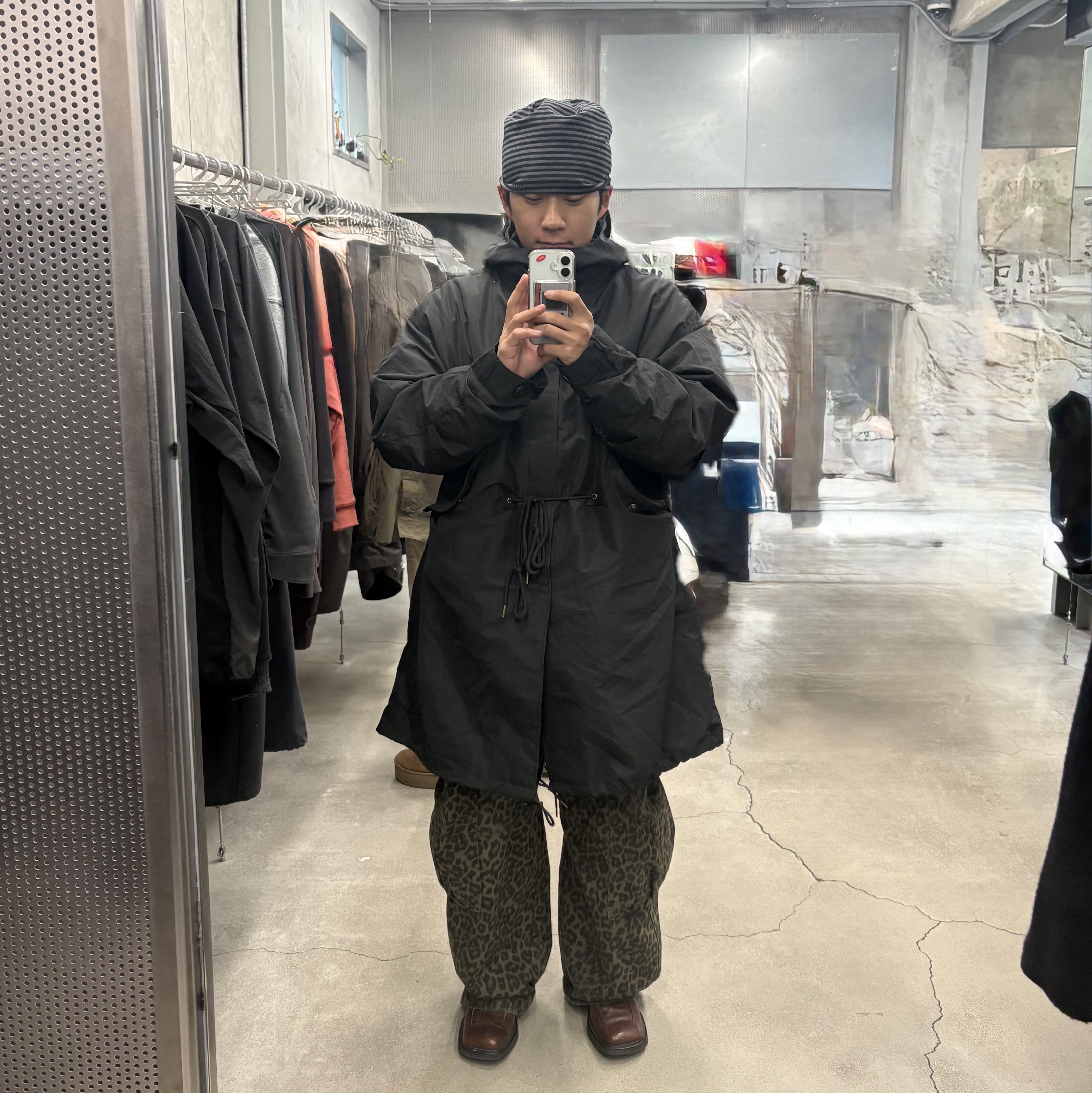 NOMANUAL NM Stripe Beanie Black, Karactor Lumping Cargo Pants Leopard Khaki 착용 스타일 - 1