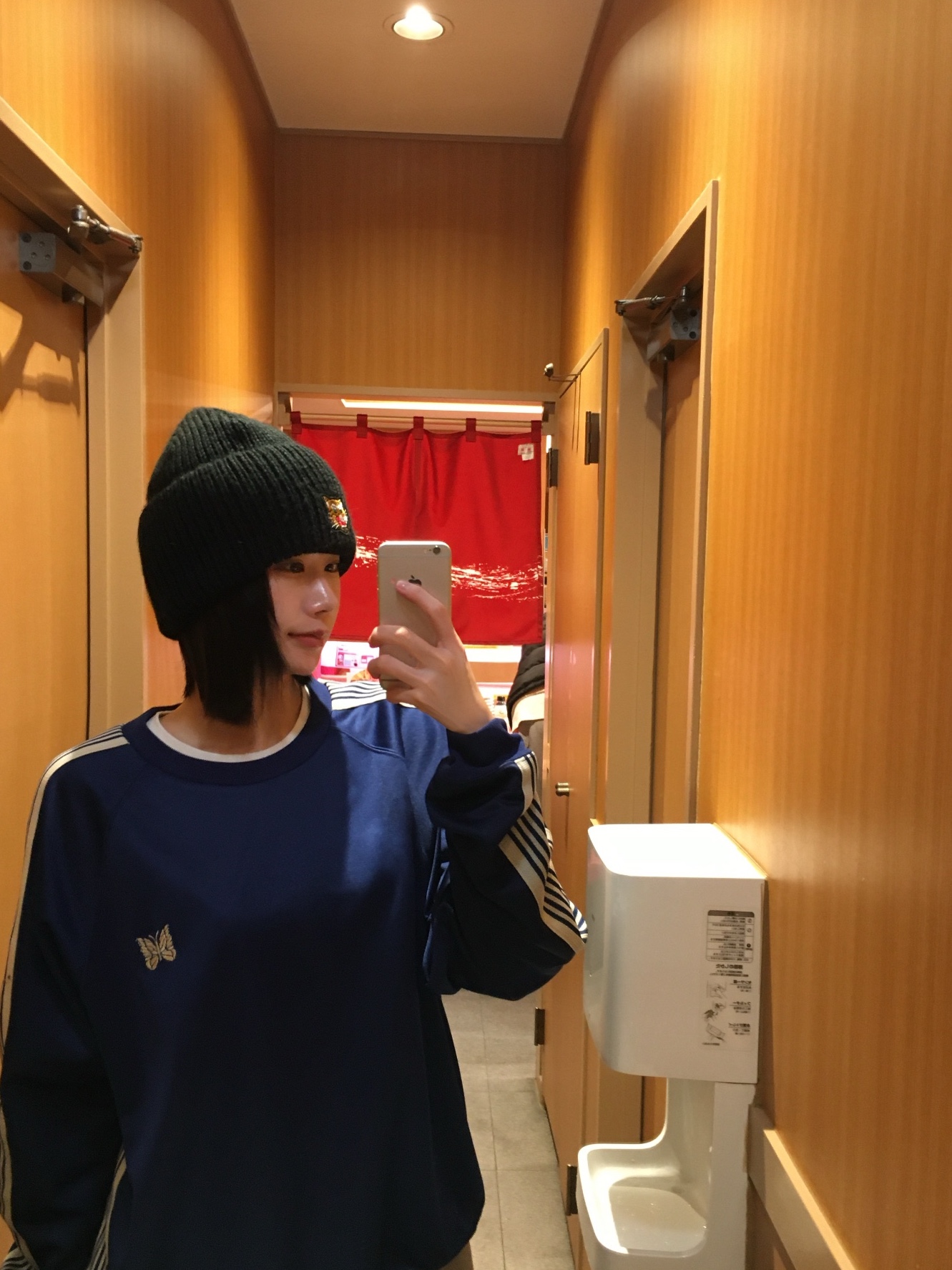 Needles Track Crew Neck Shirt Poly Smooth Royal 착용 스타일
