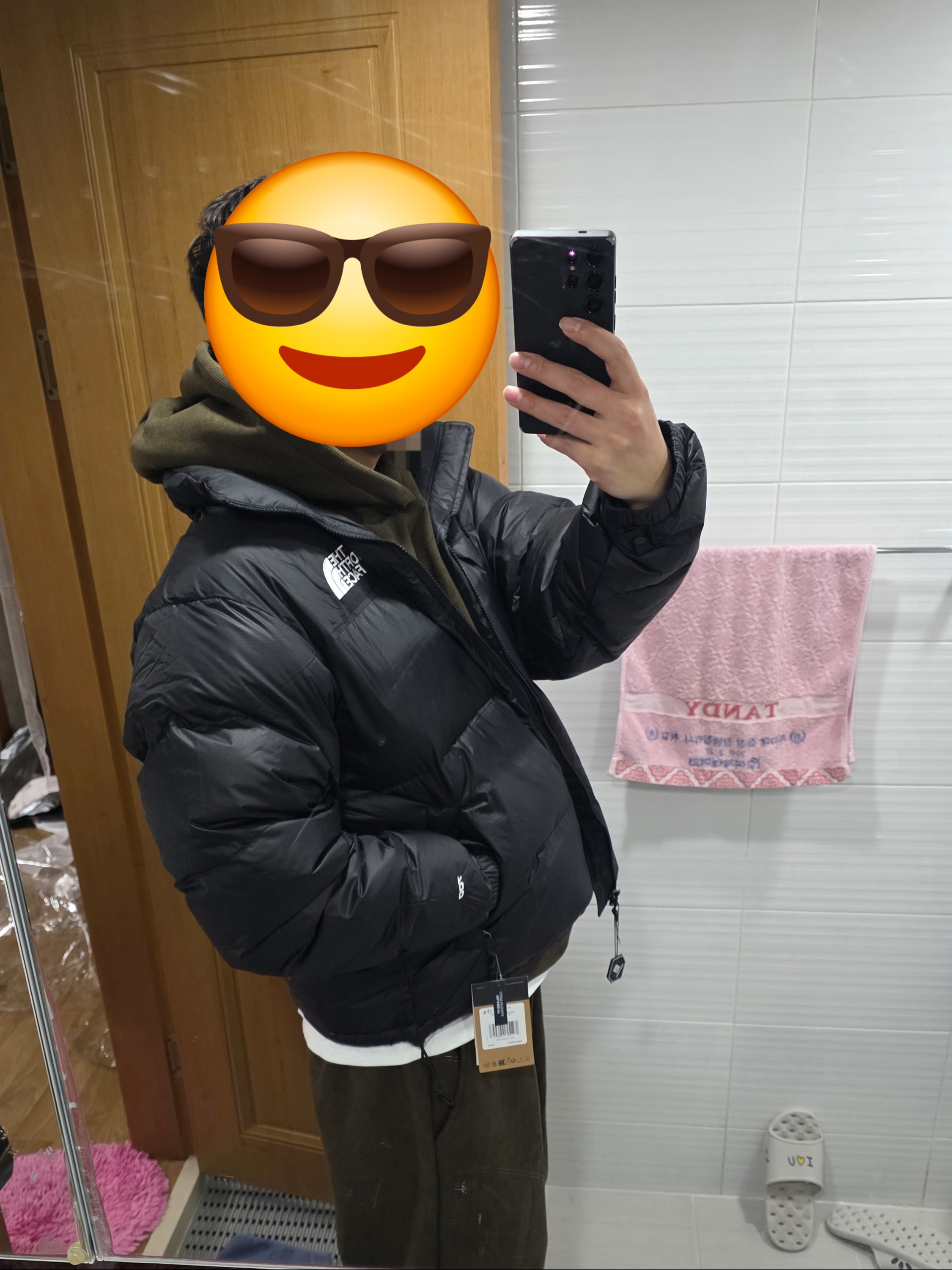 The North Face 1996 Retro Nuptse Down Jacket TNF Black 착용 스타일 - 2