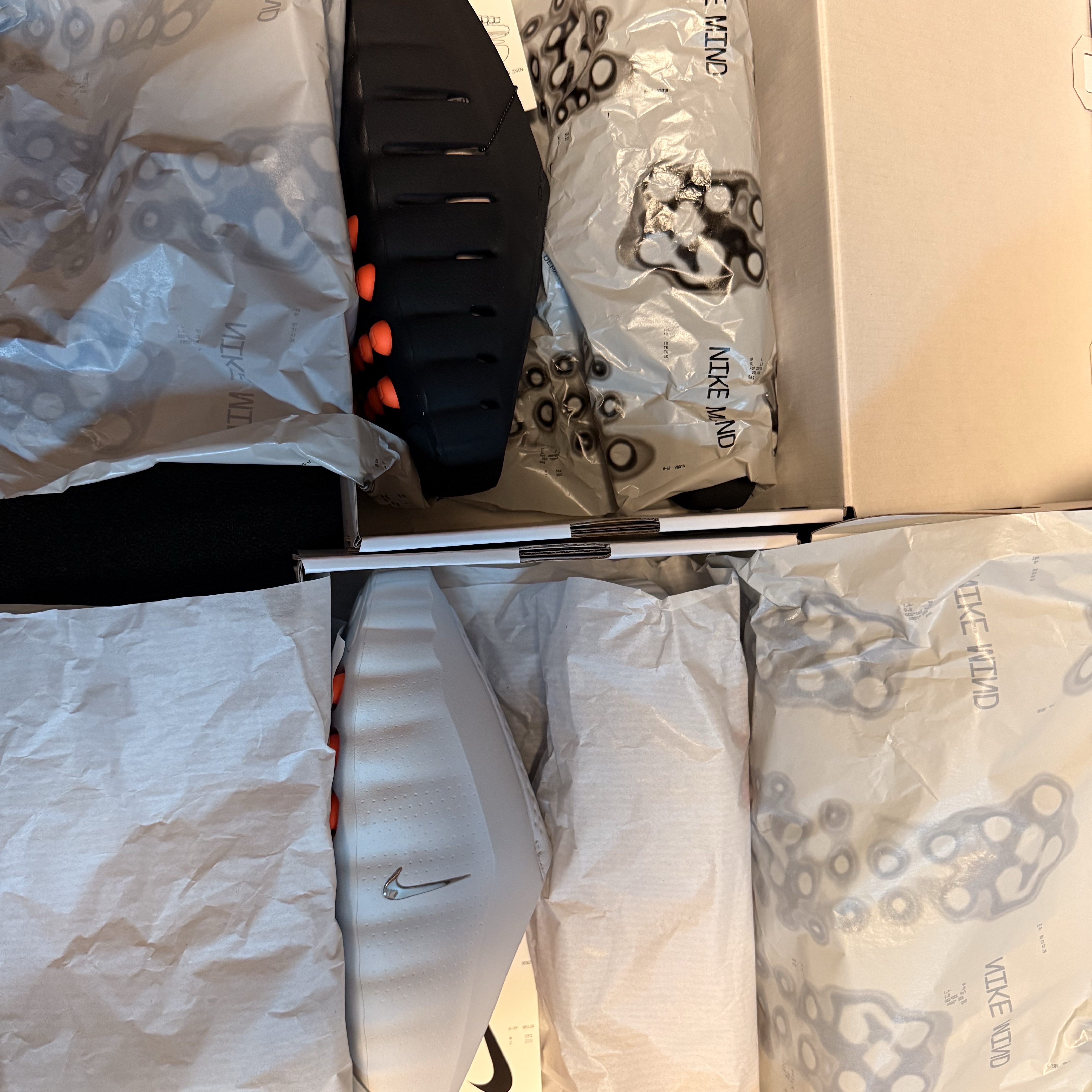 Nike Mind 001 Black Chrome 착용 스타일