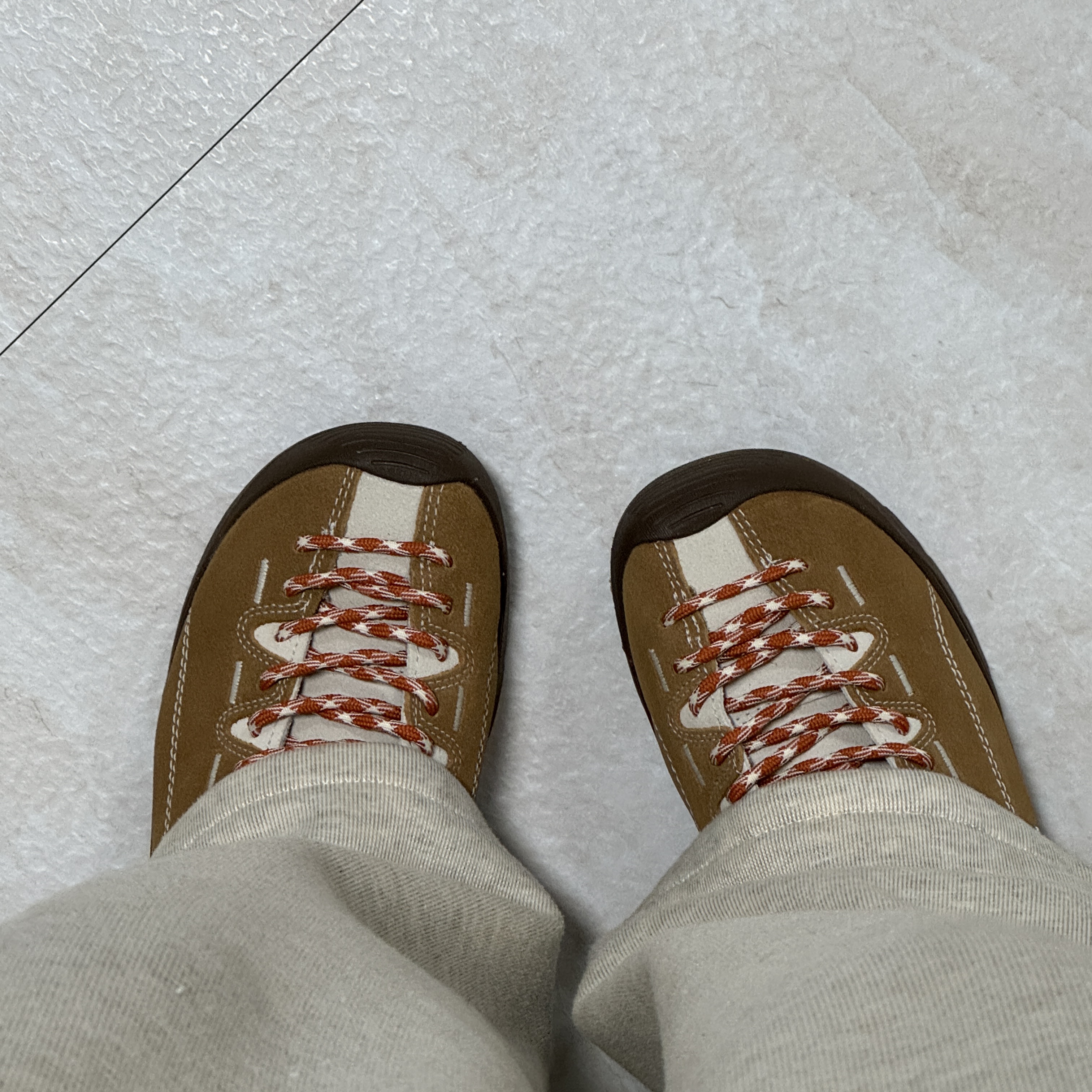 (W) Keen Jasper Suede Sneakers Chipmunk Birch 착용 스타일