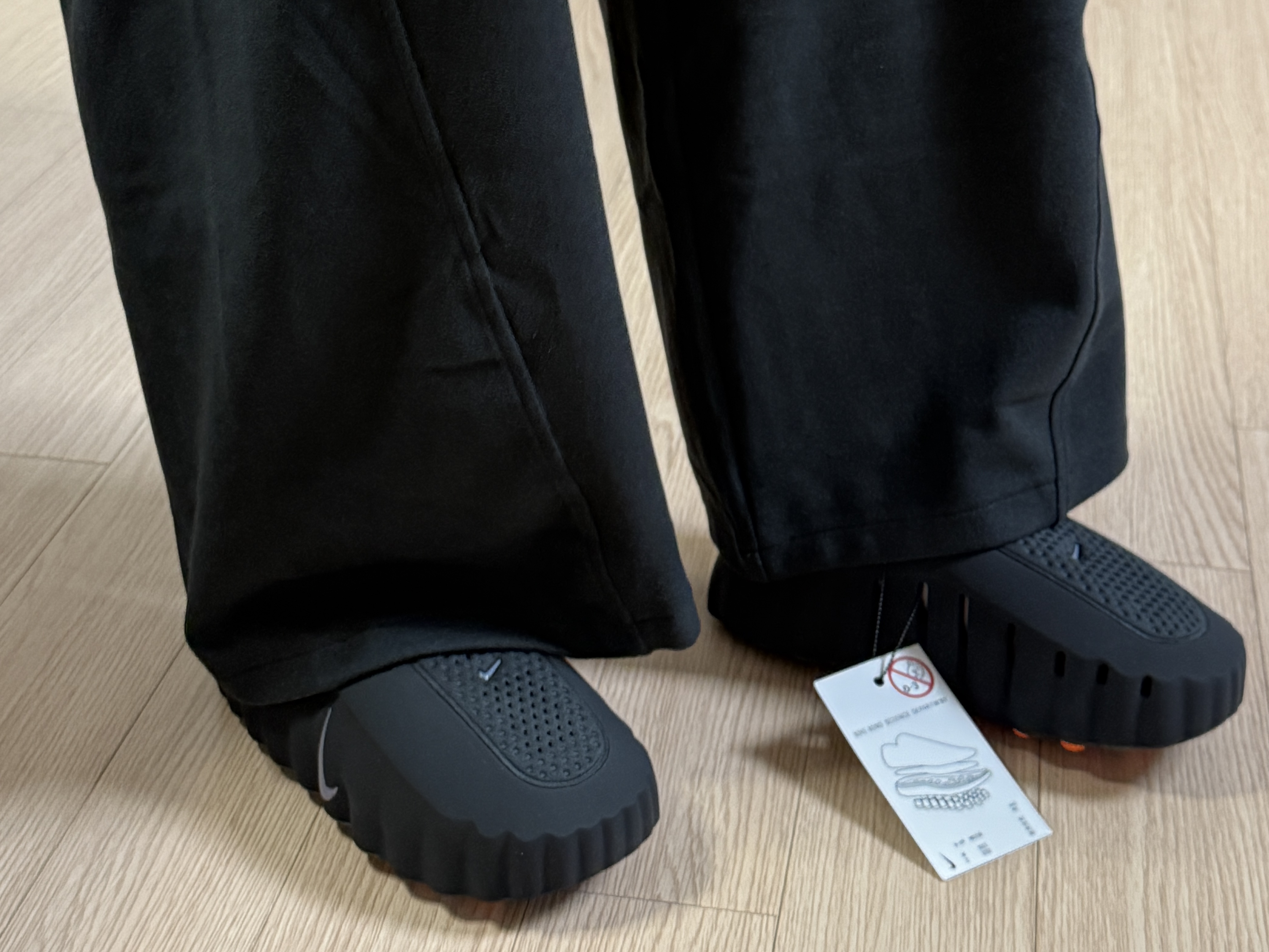 (W) Nike Mind 001 Black Hyper Crimson, (W) Nike Burrow Black 착용 스타일 - 3