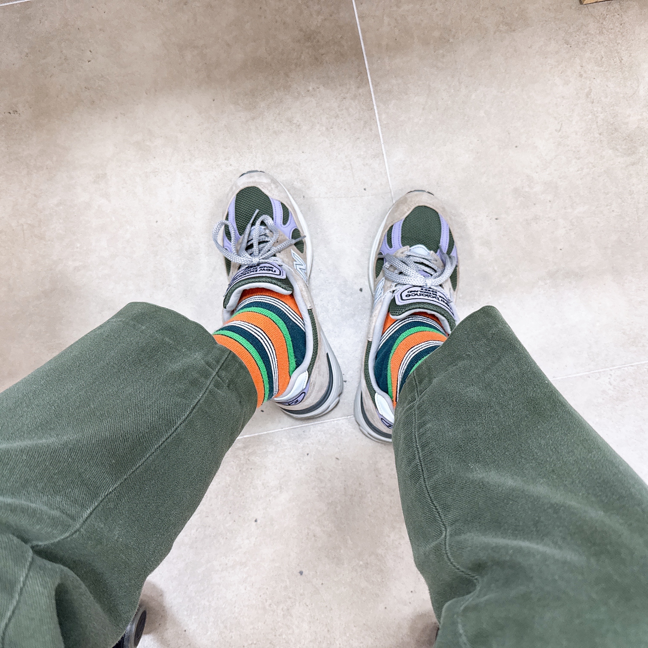 New Balance 991v2 Made in UK Cement Douglas Fir 착용 스타일 - 2
