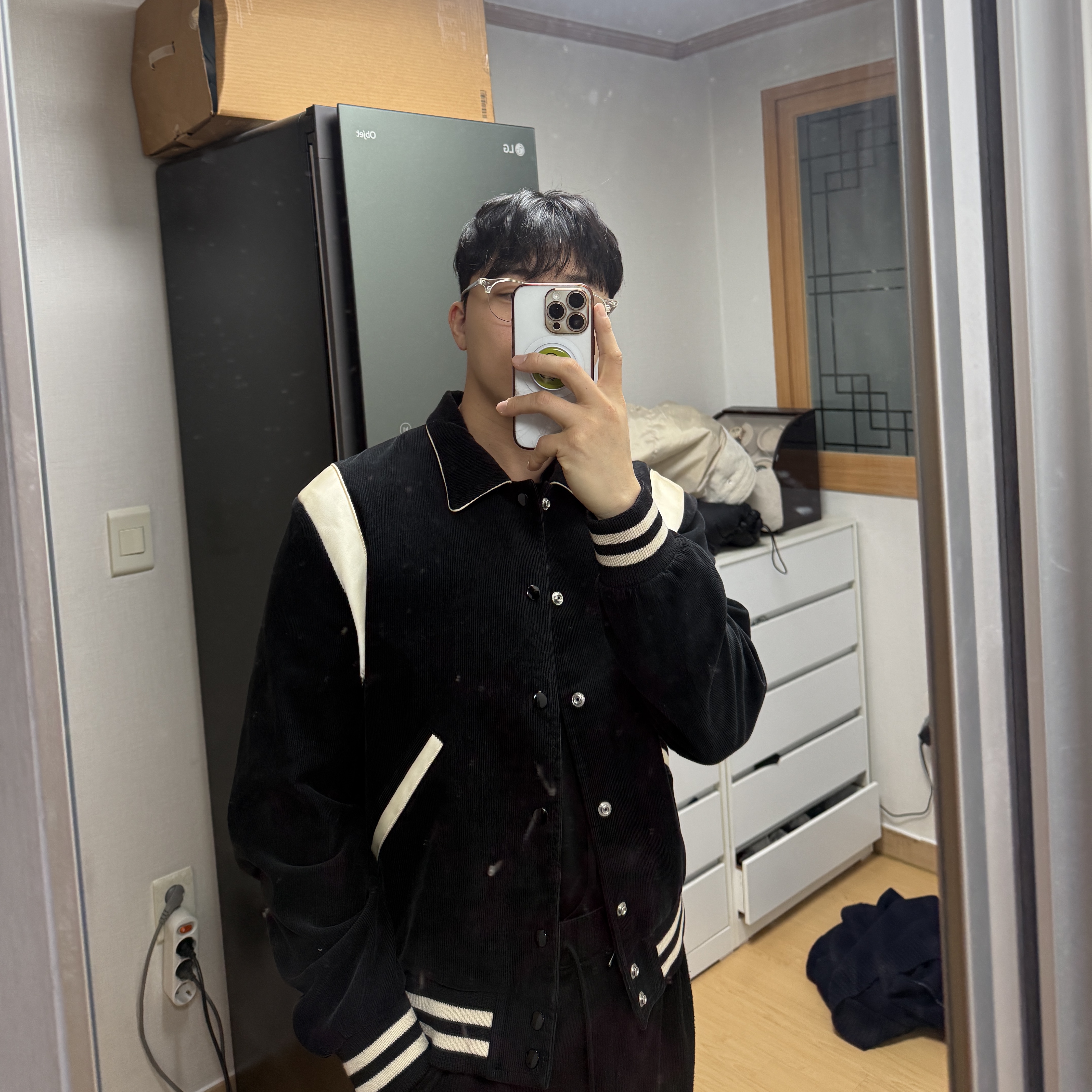 Celine Teddy Jacket in Corduroy Black 착용 스타일