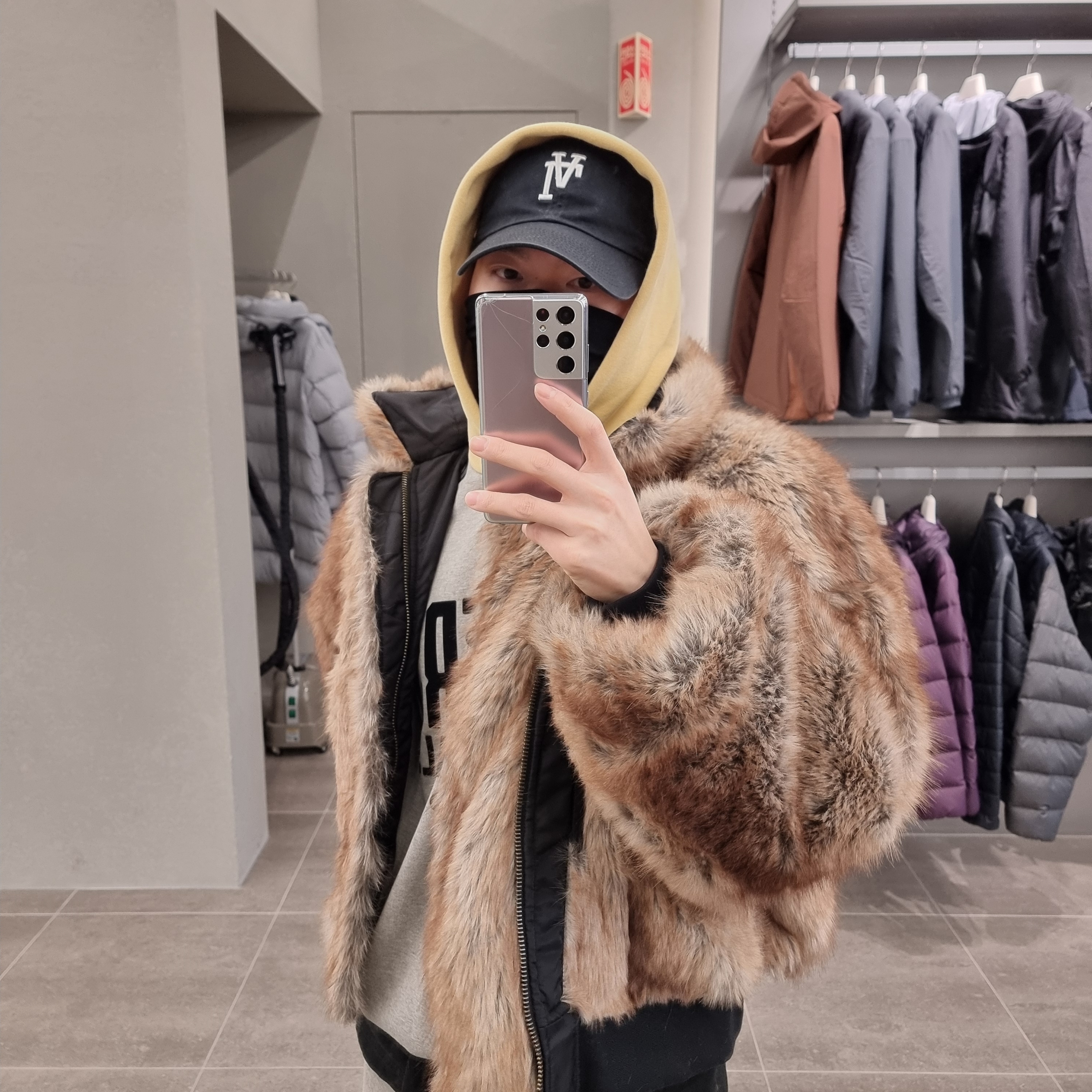 Protocol Index Exaggerated Shoulder Fur N2B Jacket Black, Essentials x NBA Lakers Hoodie Warm Heather - 24FW 착용 스타일 - 2