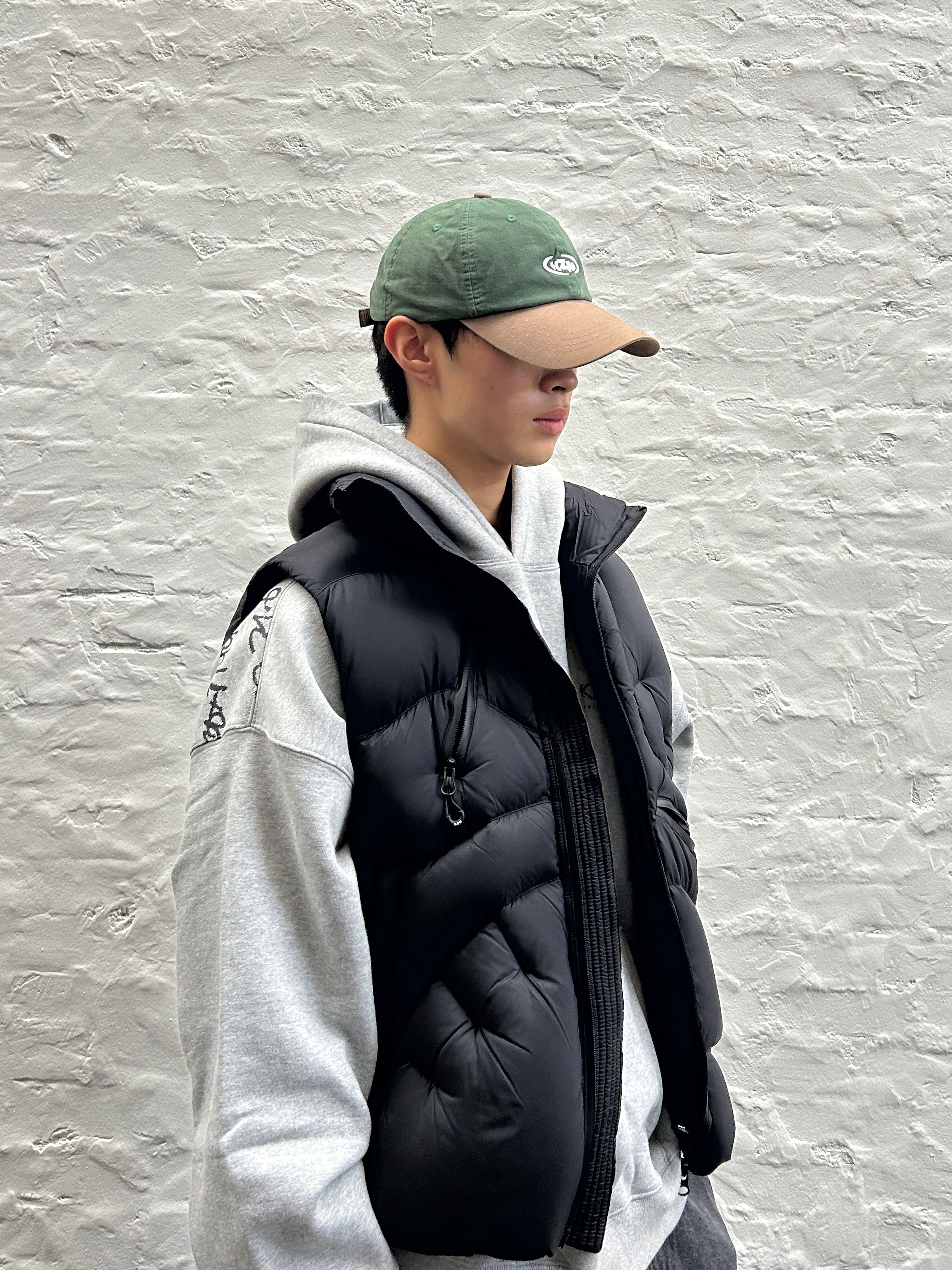 KZM Round Two Tone Cap Green, KZM Sashiko Outpocket Denim Pants Black 착용 스타일 - 2