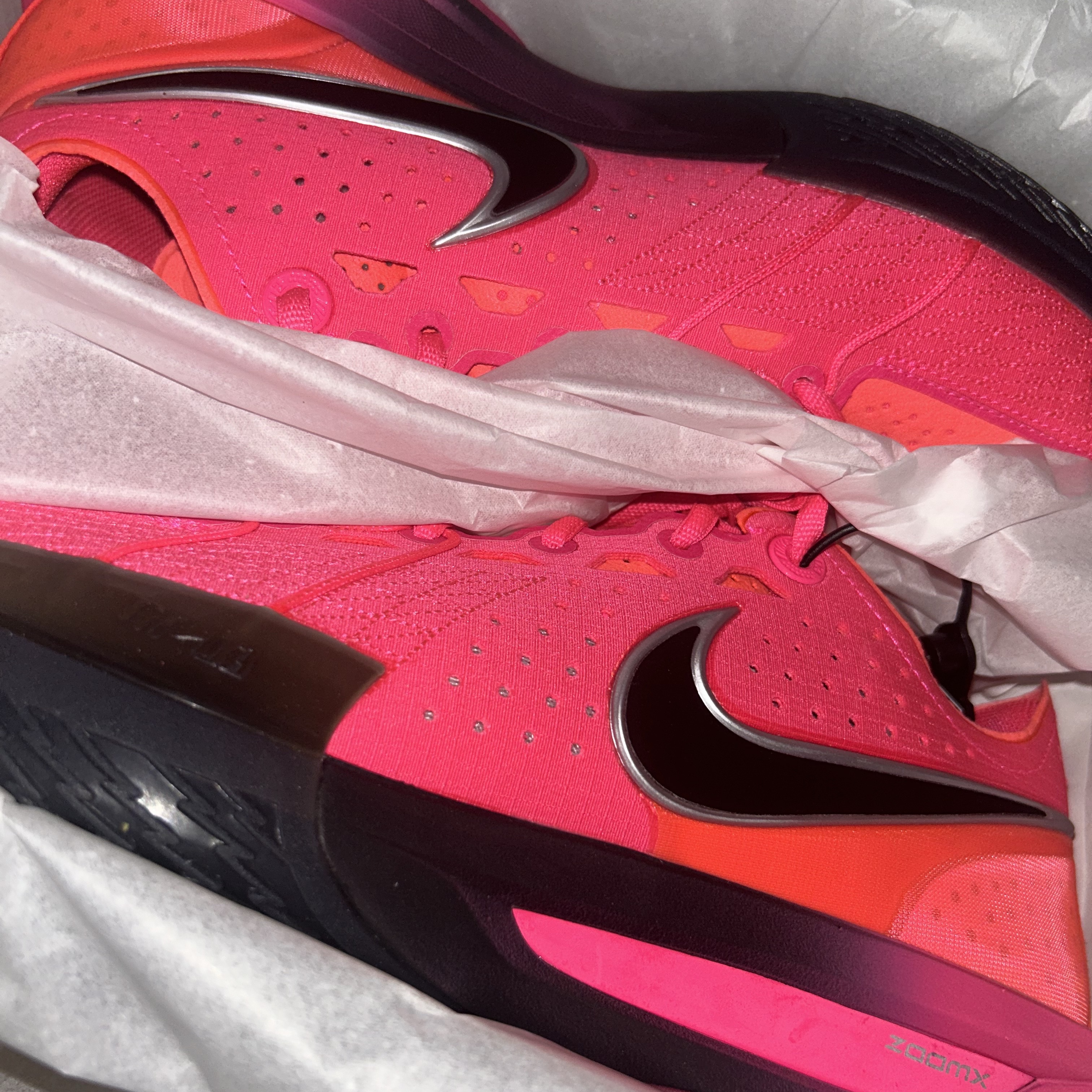 Nike Air Zoom G.T. Cut 3 EP Hyper Pink Metallic Silver 착용 스타일