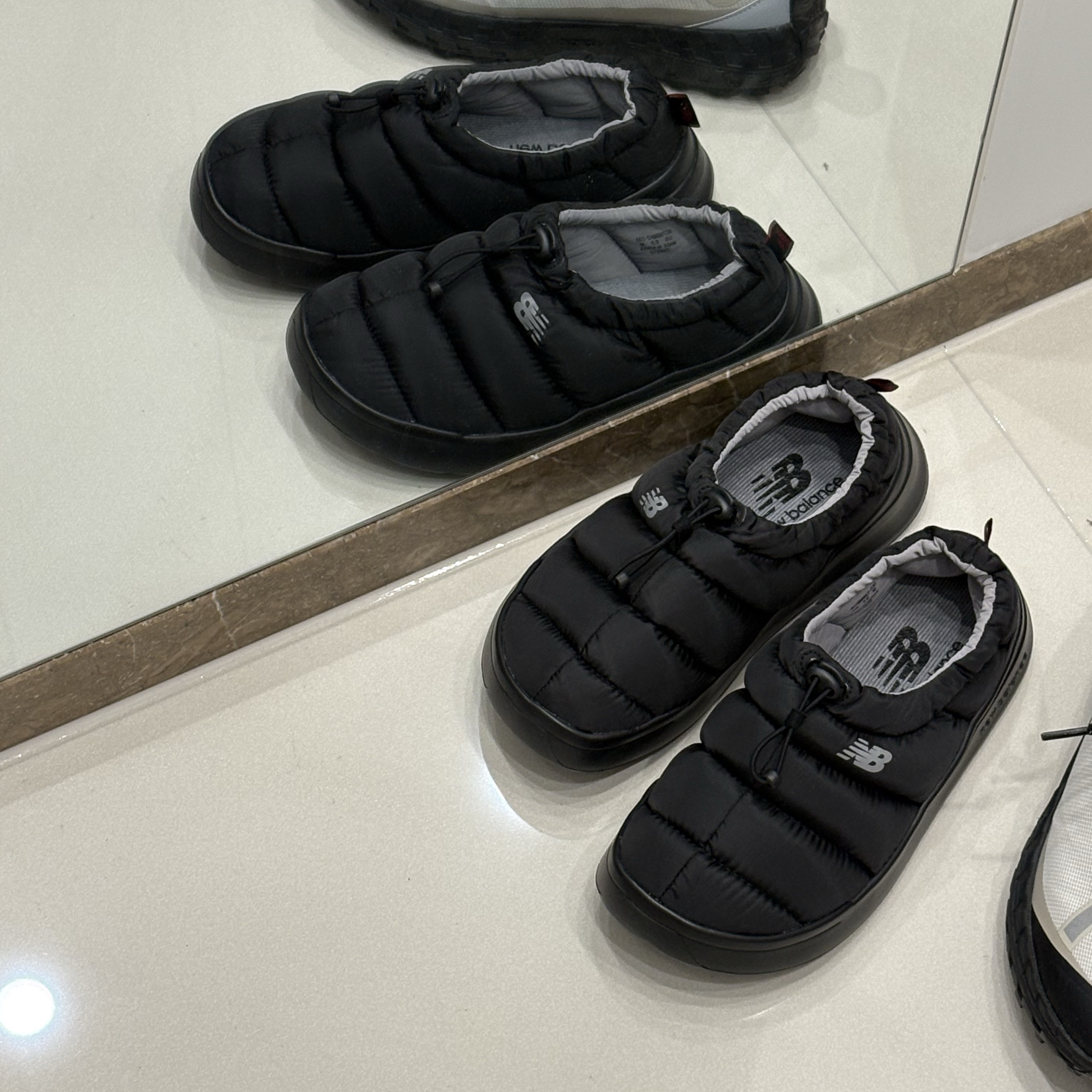 New Balance Sleeping Moc V2 Black 착용 스타일