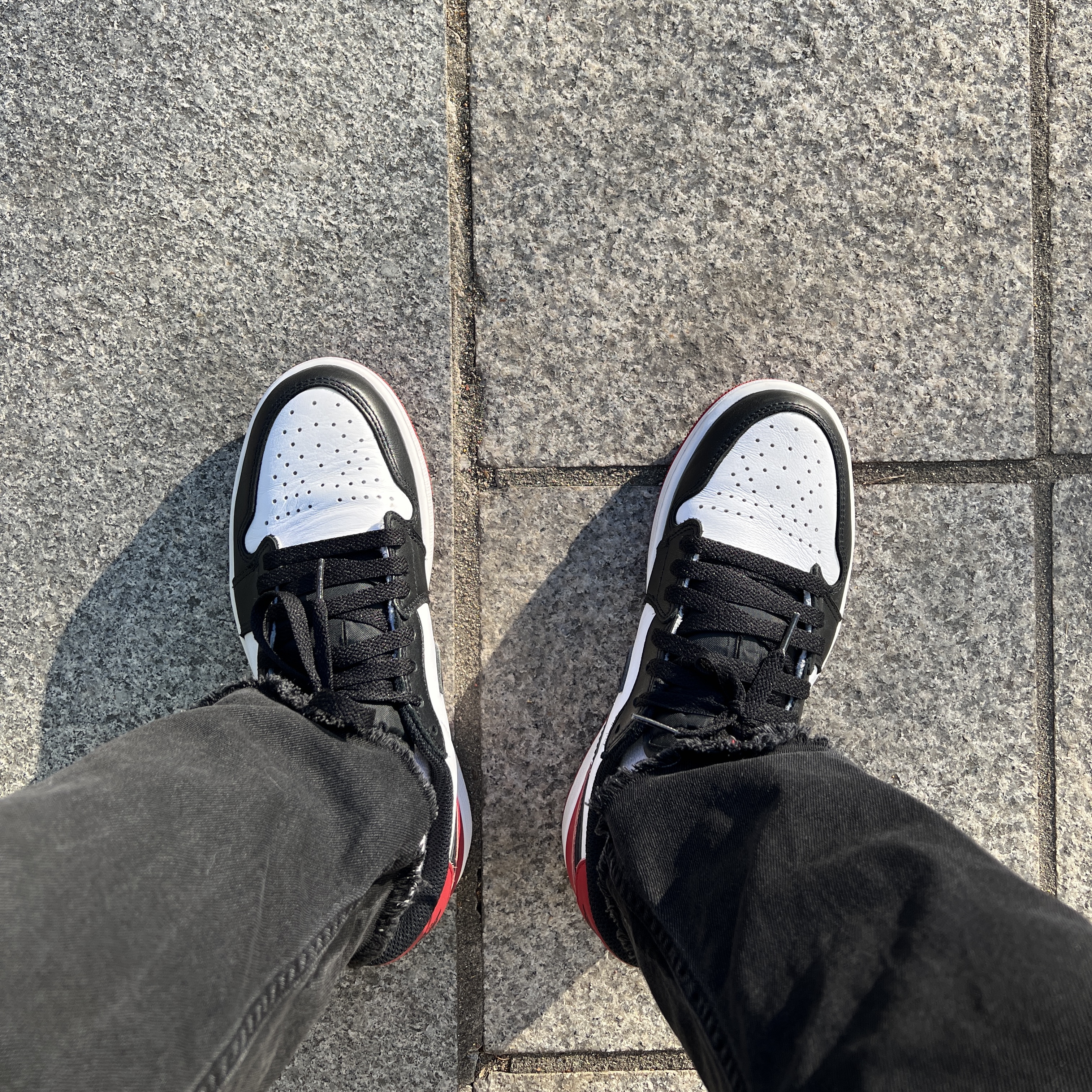 Jordan 1 Retro Low OG Black Toe 착용 스타일 - 2