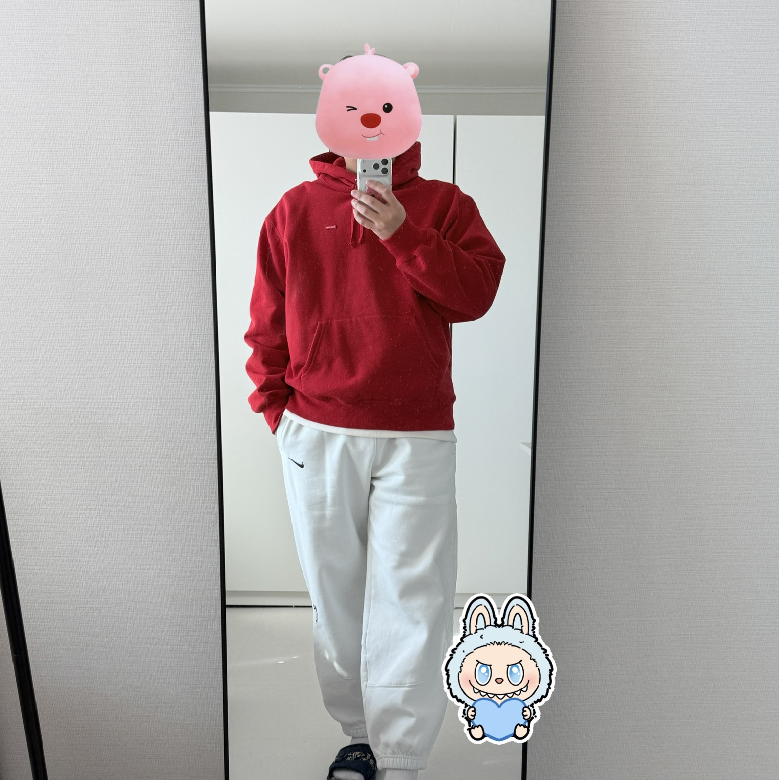Supreme Small Box Hooded Sweatshirt Red - 24FW, Supreme x Nike Sweatpant White - 25SS 착용 스타일
