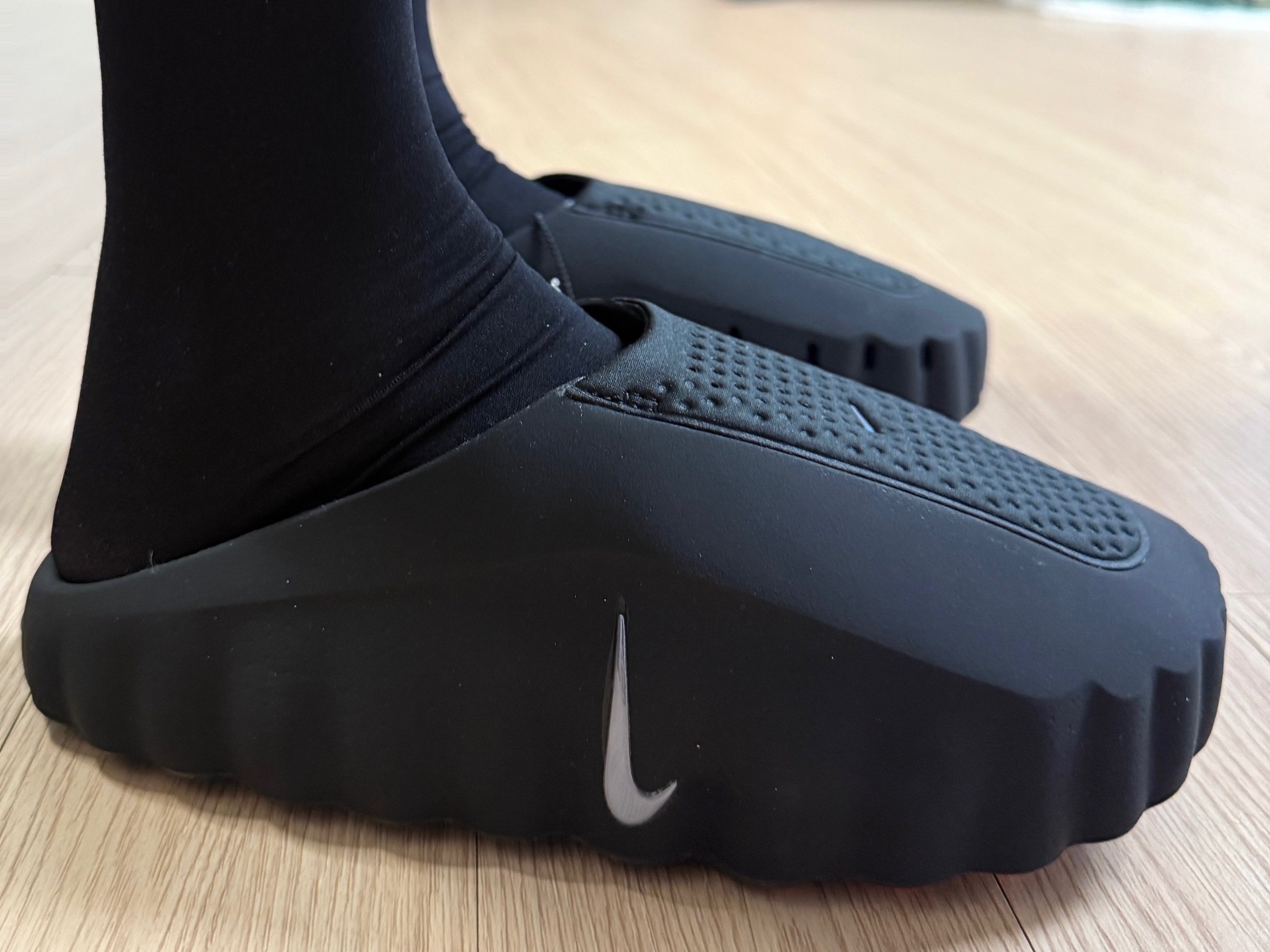 (W) Nike Mind 001 Black Hyper Crimson, (W) Nike Burrow Black 착용 스타일 - 1