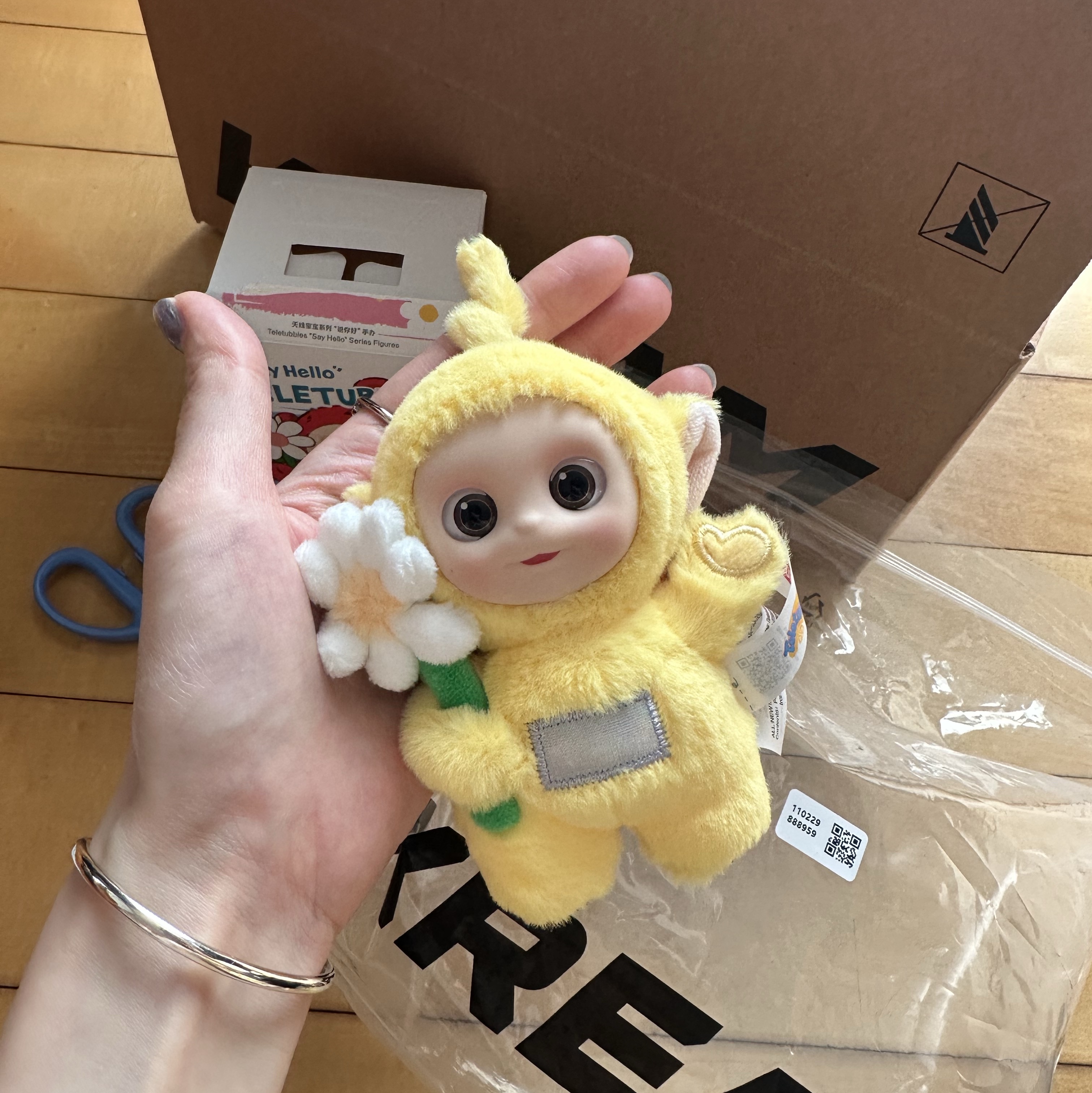 Pop Mart Teletubbies Say Hello Series Figures Sealed Case Laa Laa's Energetic Flower (Opened Case) 착용 스타일