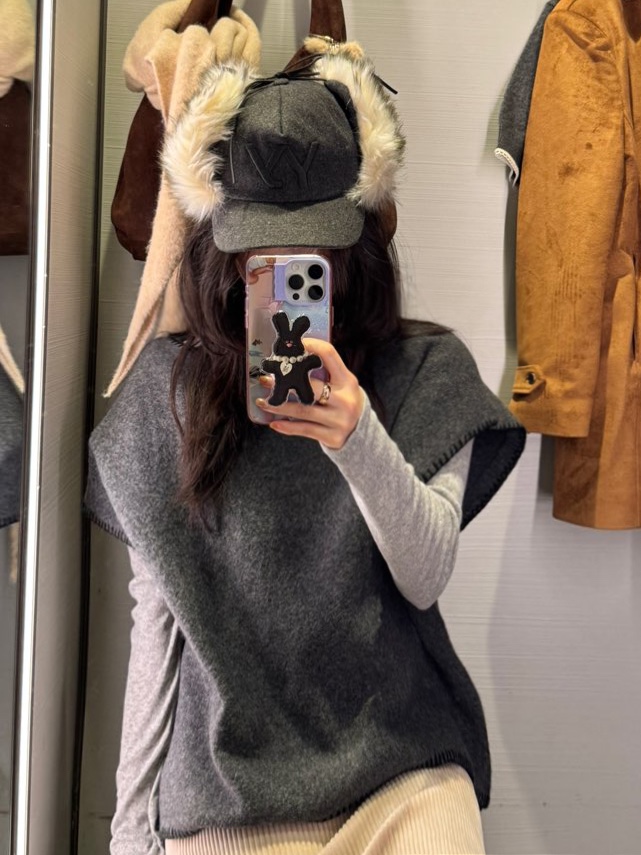 Open Yy Faux Fur Earflap Cap Gray, Open Yy Faux Fur Corduroy Earflap Cap Khaki 착용 스타일 - 2