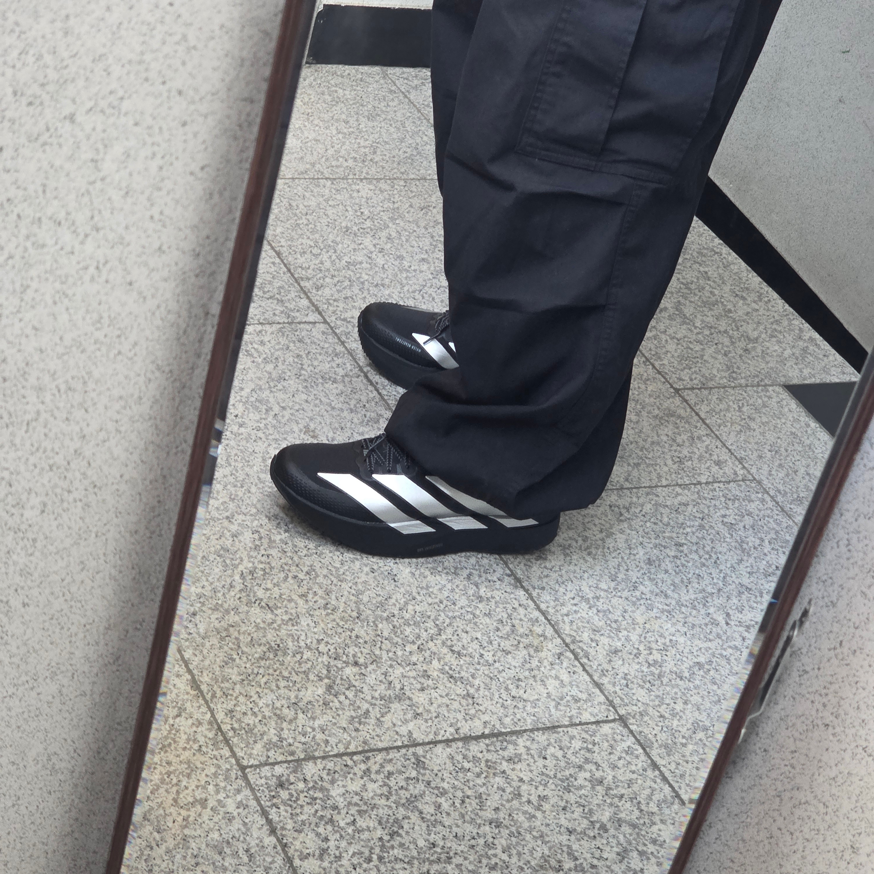 Adidas Adizero EVO SL ATR Core Black Silver Metallic 착용 스타일 - 1
