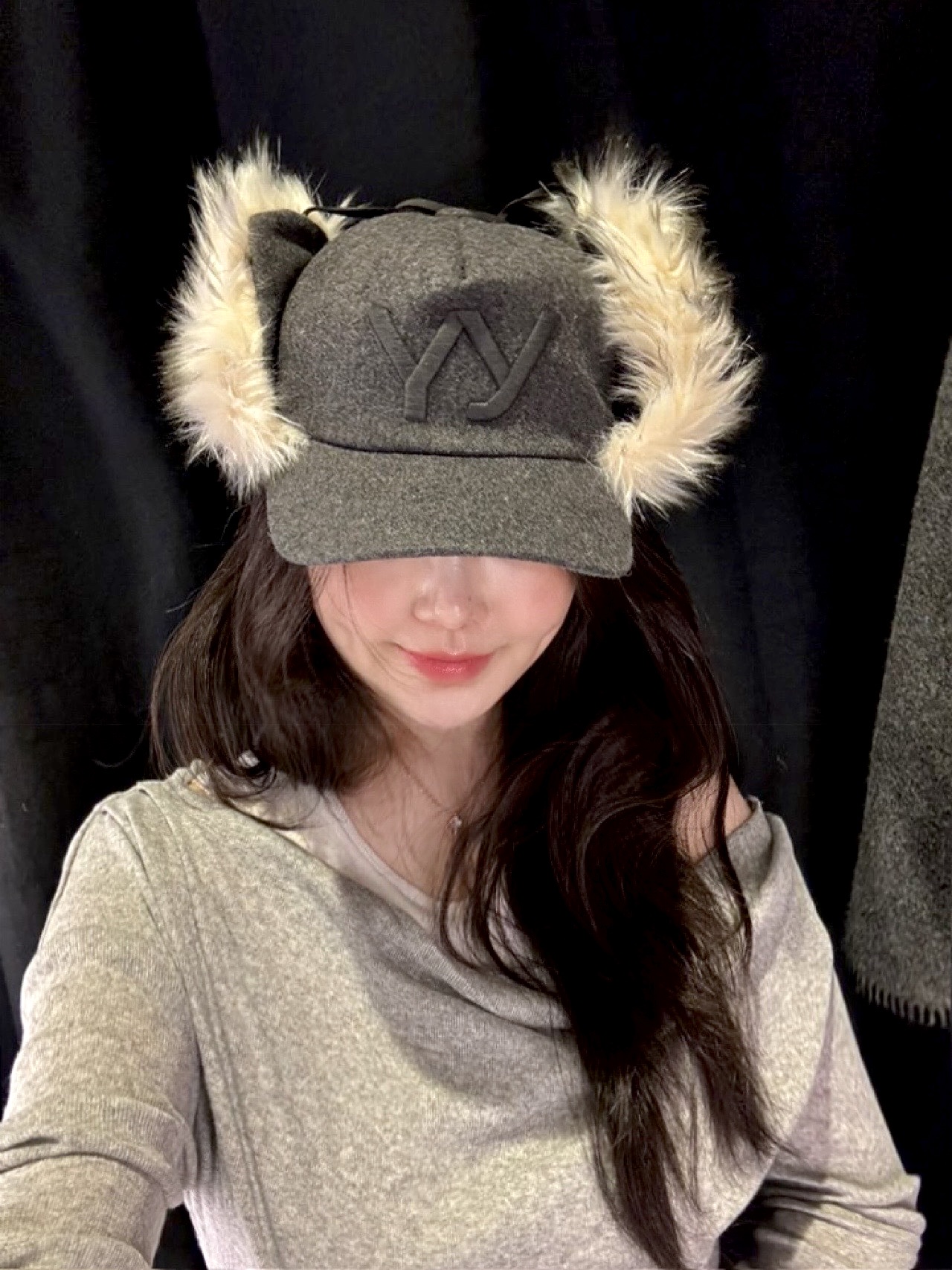 Open Yy Faux Fur Earflap Cap Gray, Open Yy Faux Fur Corduroy Earflap Cap Khaki 착용 스타일 - 1