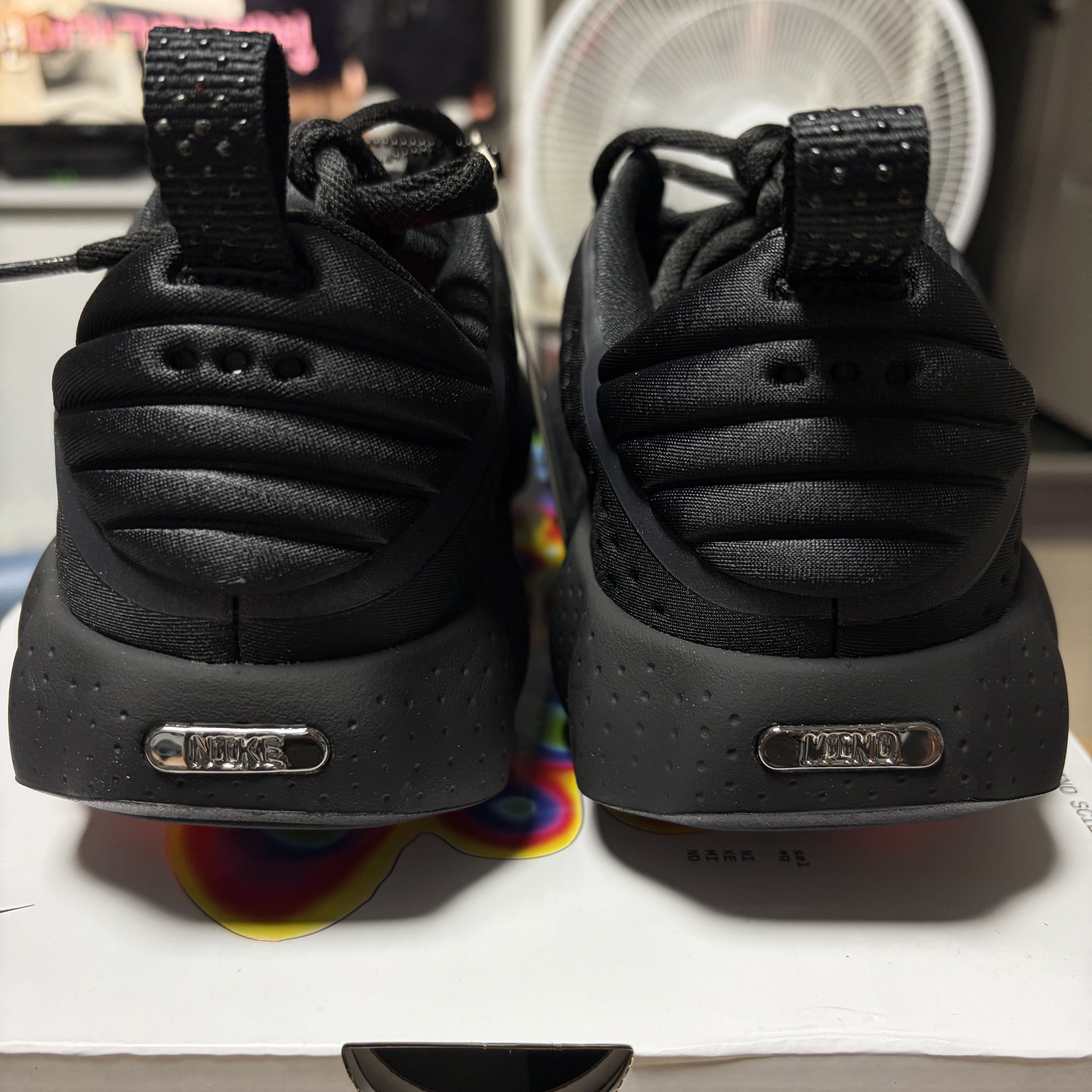 Nike Mind 002 Black Hyper Crimson 착용 스타일 - 5