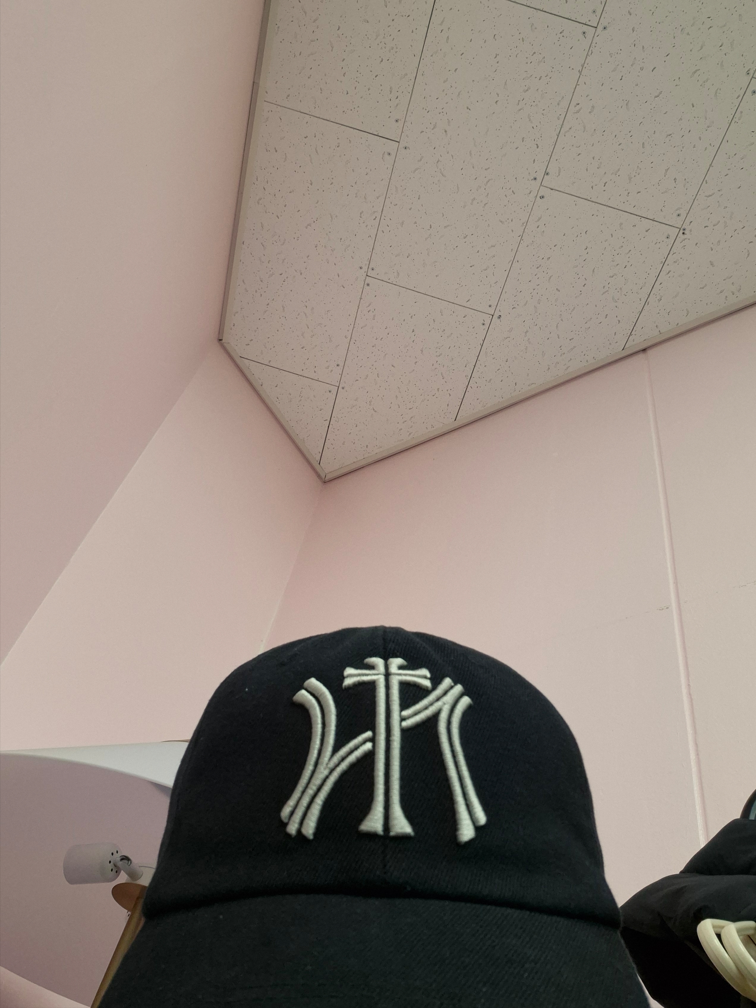 ETCE Ny Cross Washed Cap Black 착용 스타일