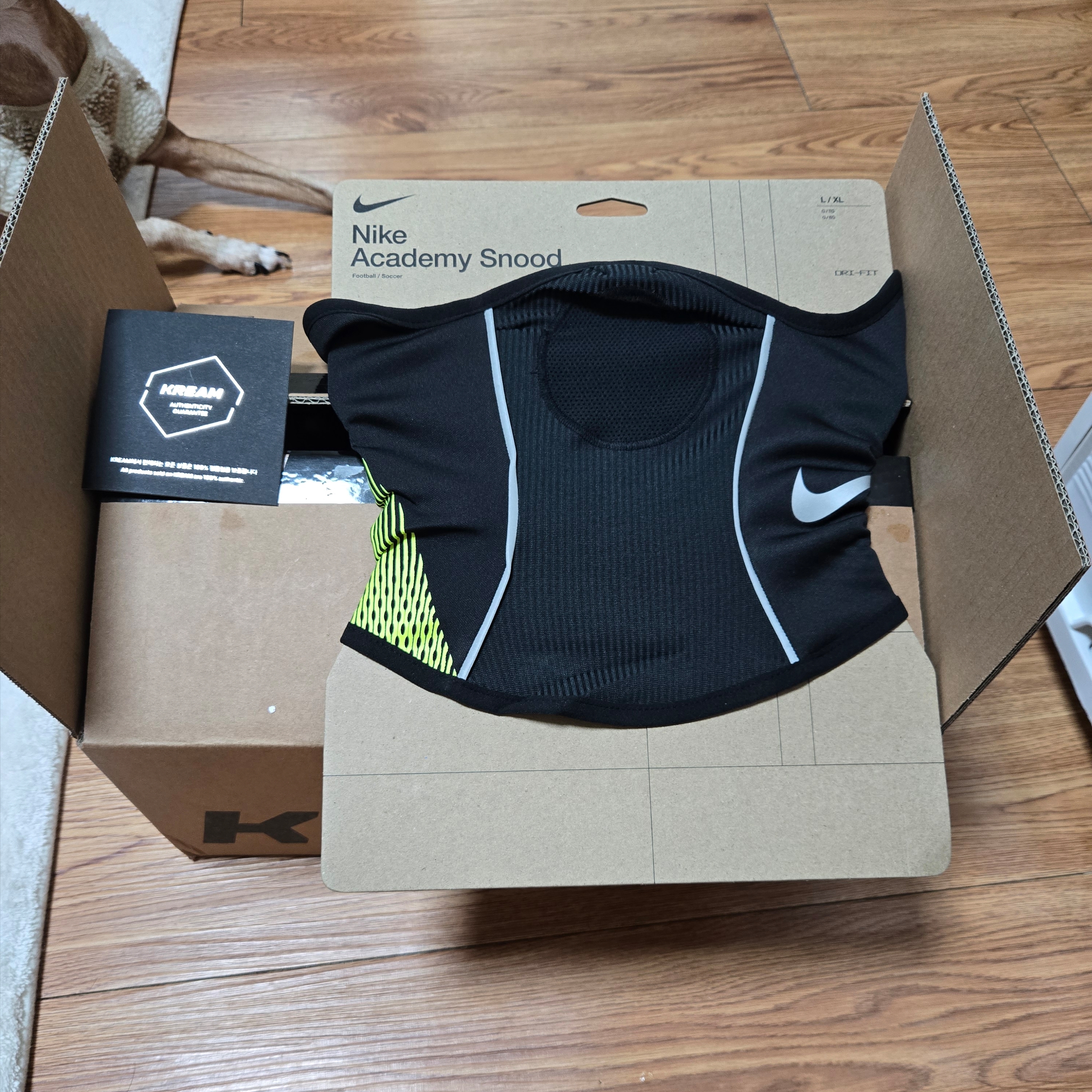 Nike Academy Dri-Fit Football Snood Black Volt 착용 스타일 - 3