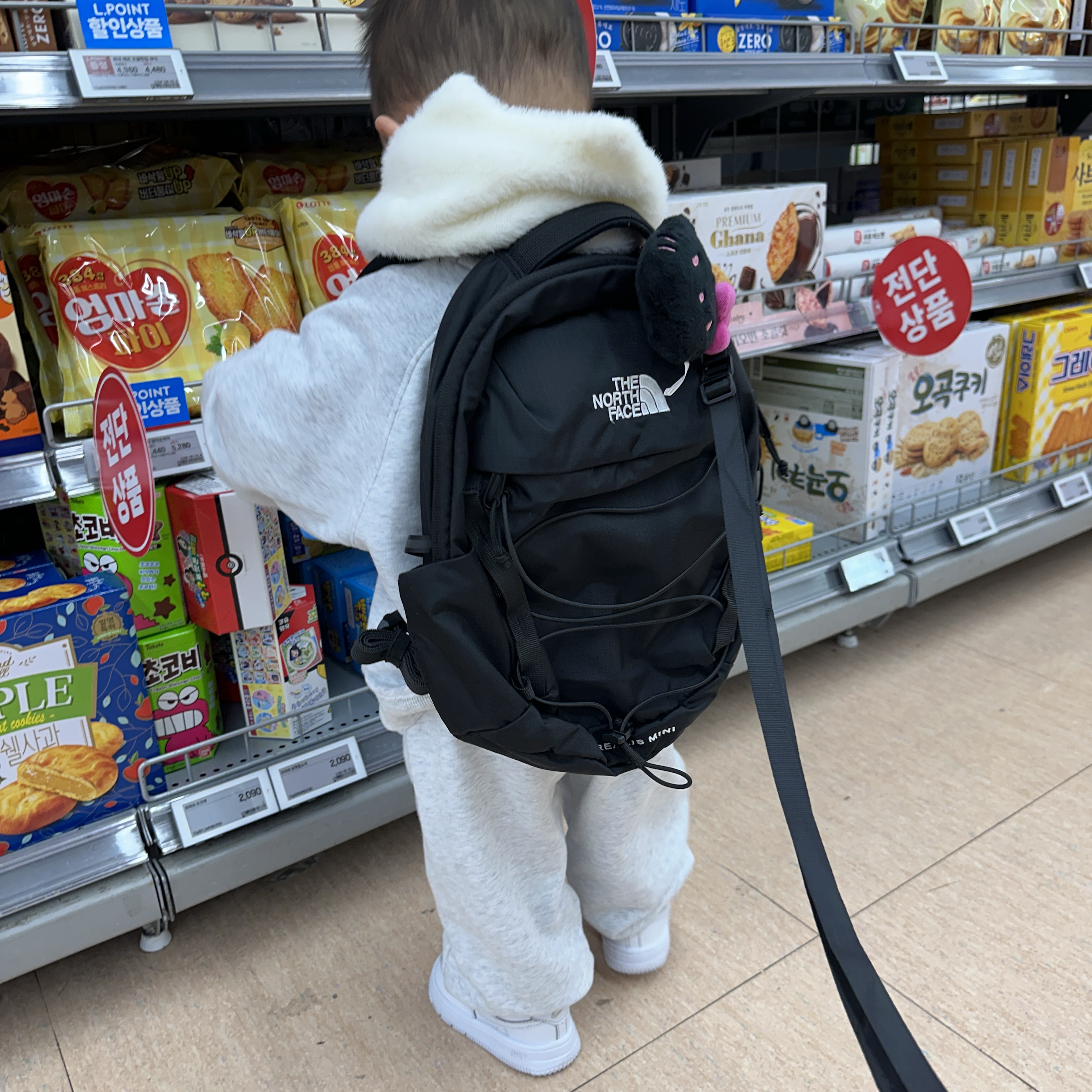 The North Face Borealis Mini Backpack Black, (TD) Nike Air Force 1 Low EasyOn White 착용 스타일 - 1
