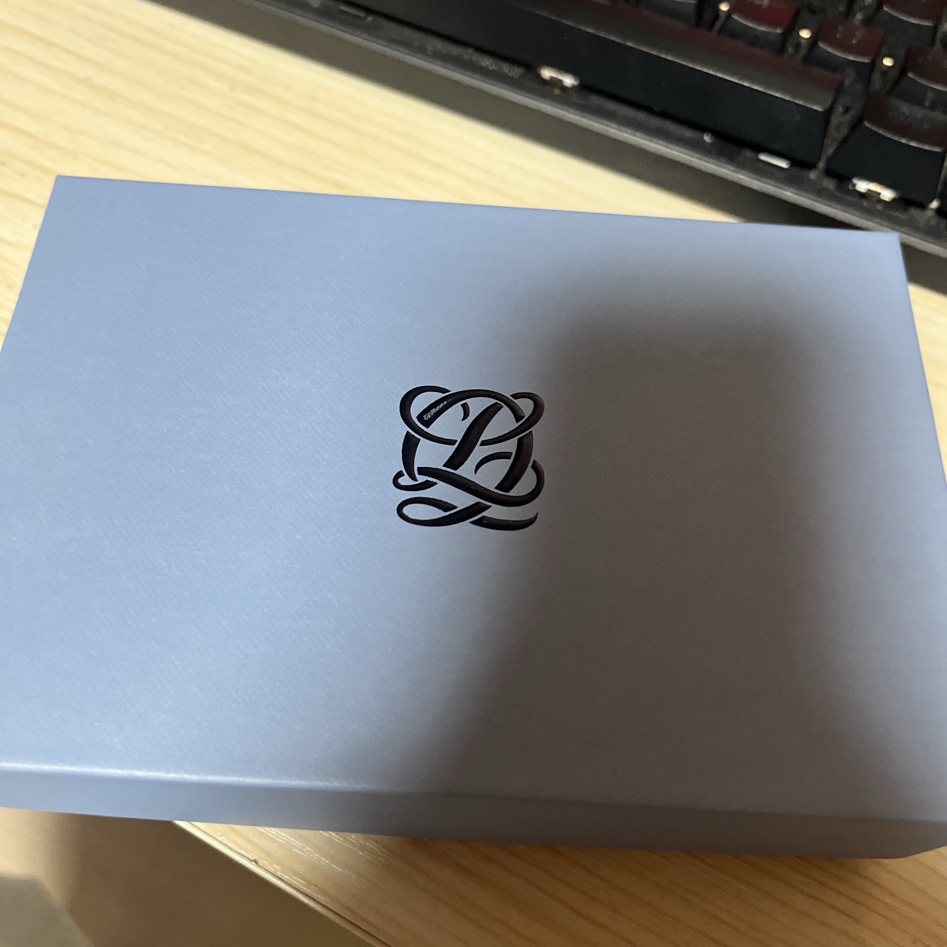Louis Quatorze New Monogram Cardholder Black 착용 스타일 - 4
