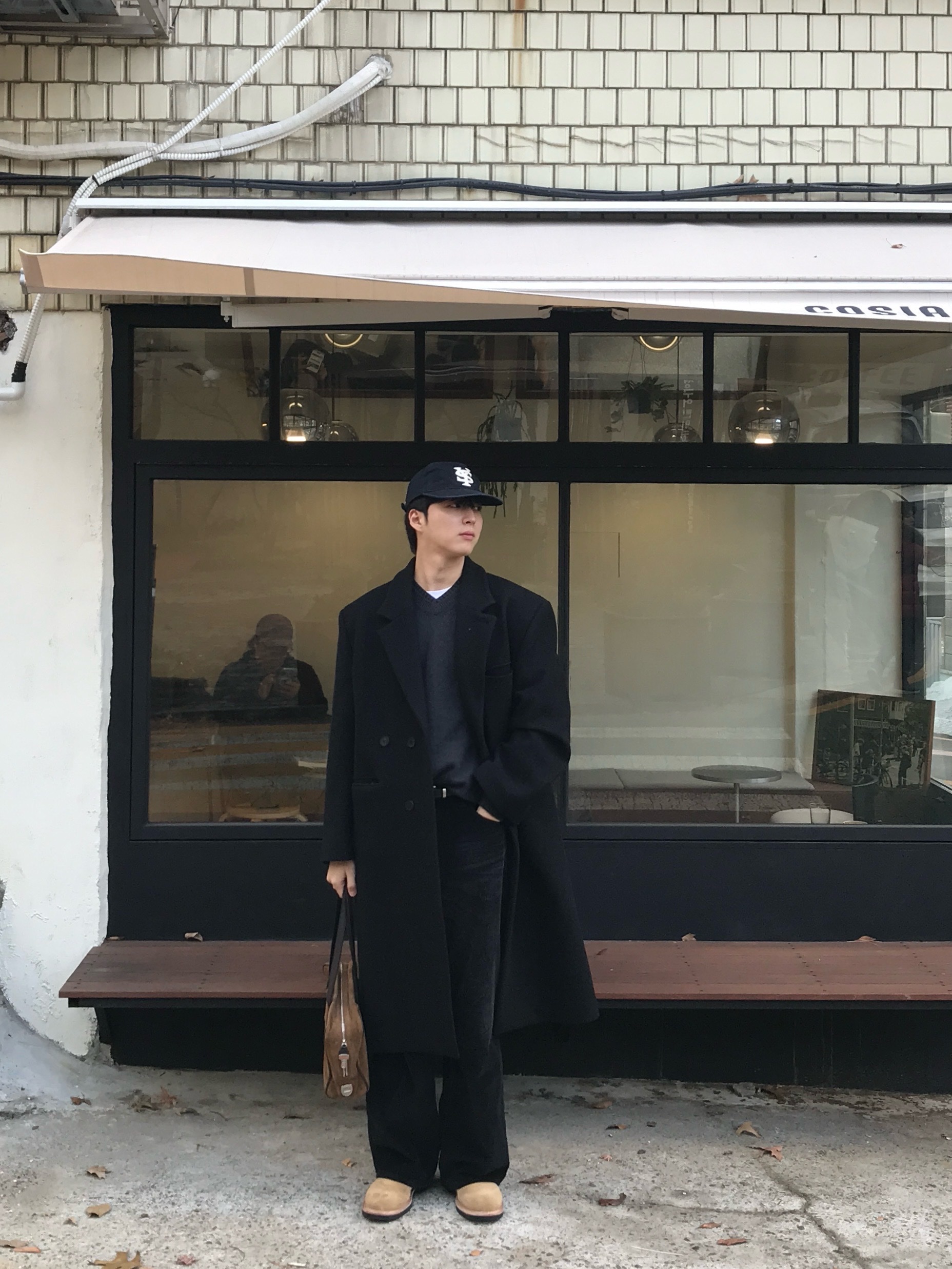 noun Layered V Neck Knit Charcoal, Sunday Ceremony Sy Logo 5 Panel Cotton Cap - Navy 착용 스타일 - 3