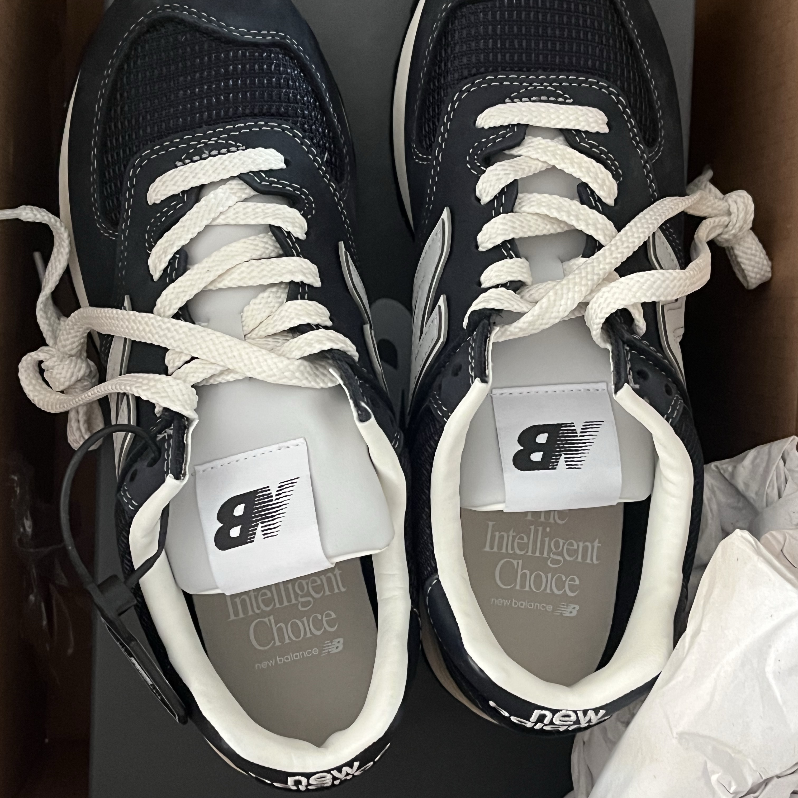 New Balance x Pottery 574 Premium Hard Navy 착용 스타일 - 2