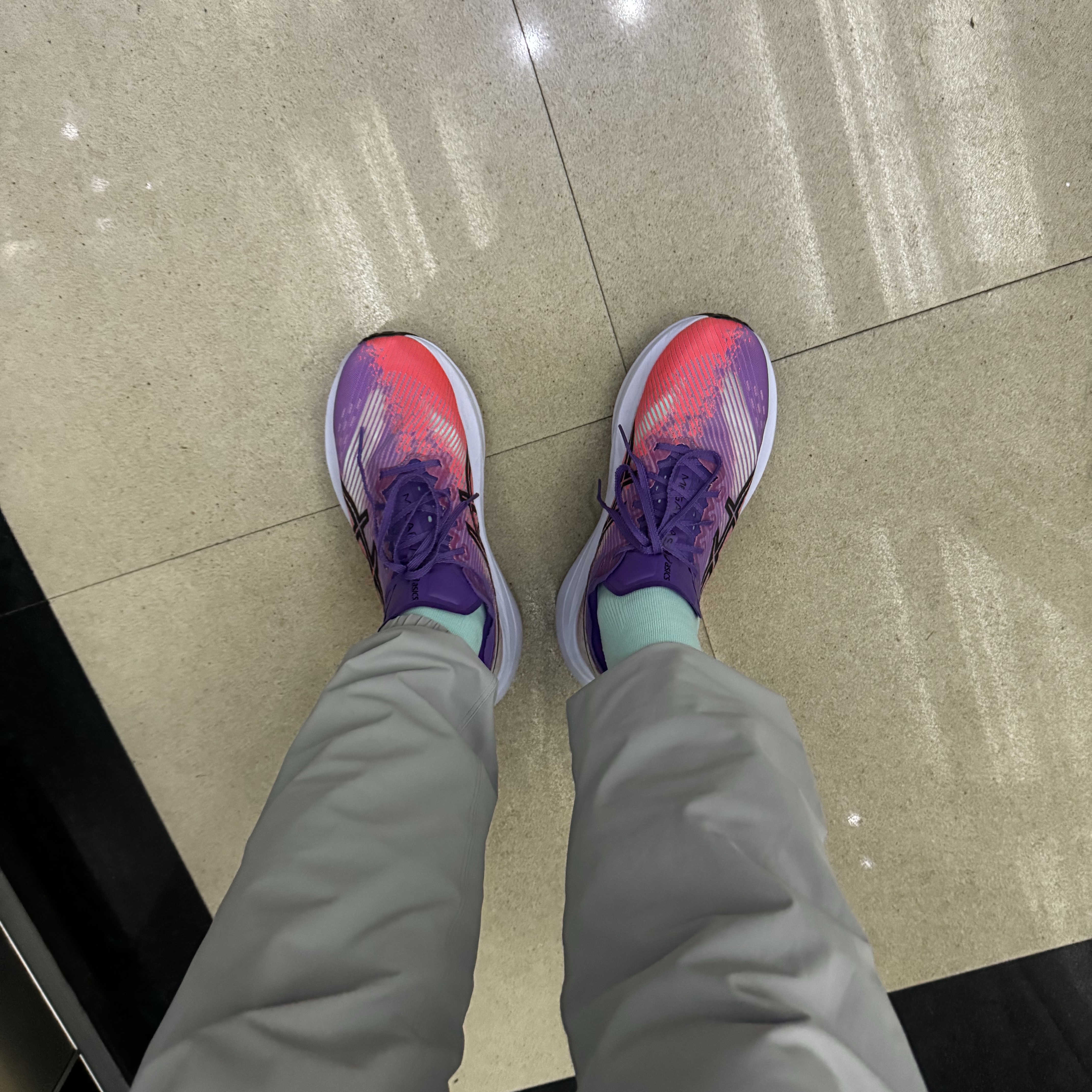 Asics Megablast Edo Purple Black 착용 스타일