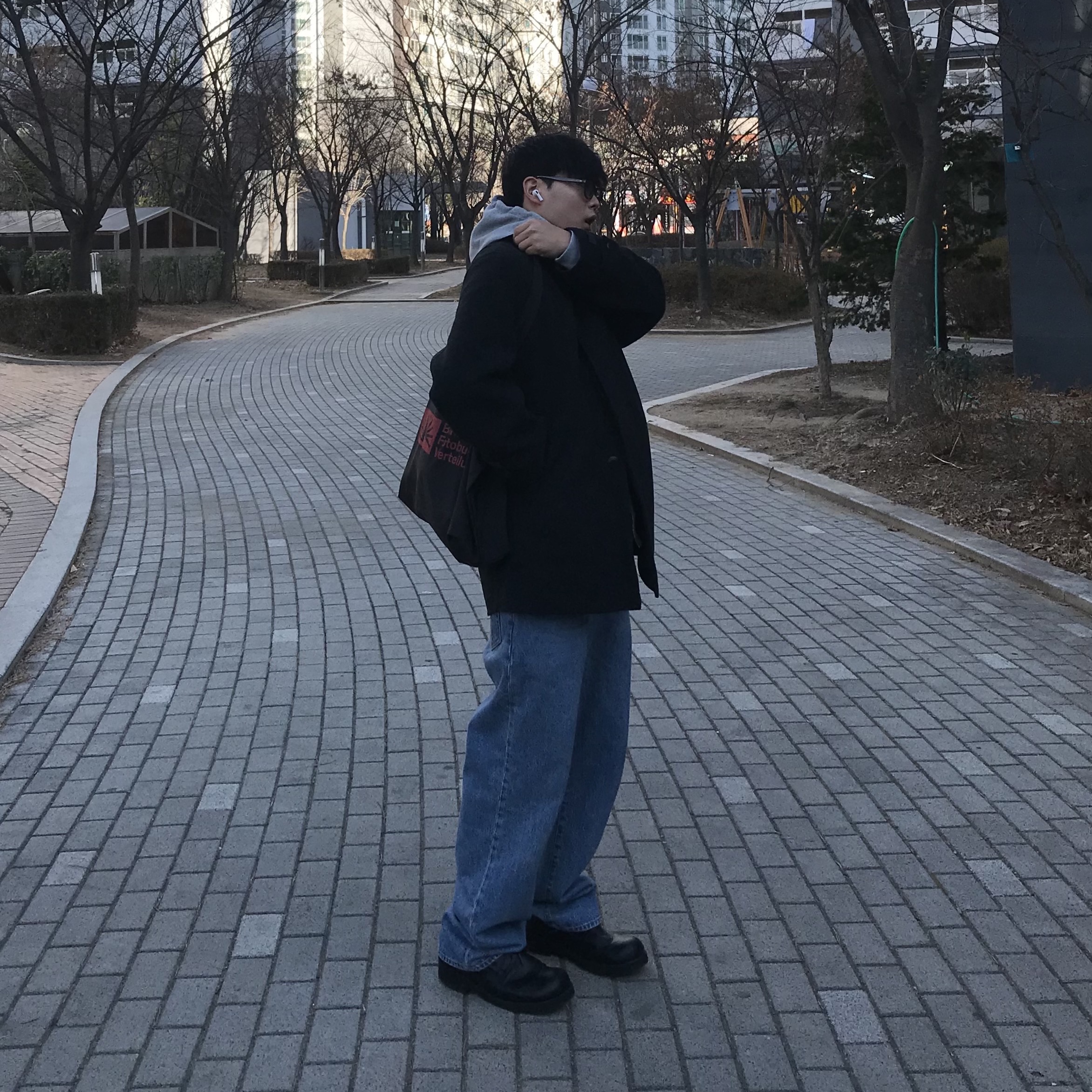 Berlin Photobook Distribution Bfv 001 Bag Black 착용 스타일 - 2