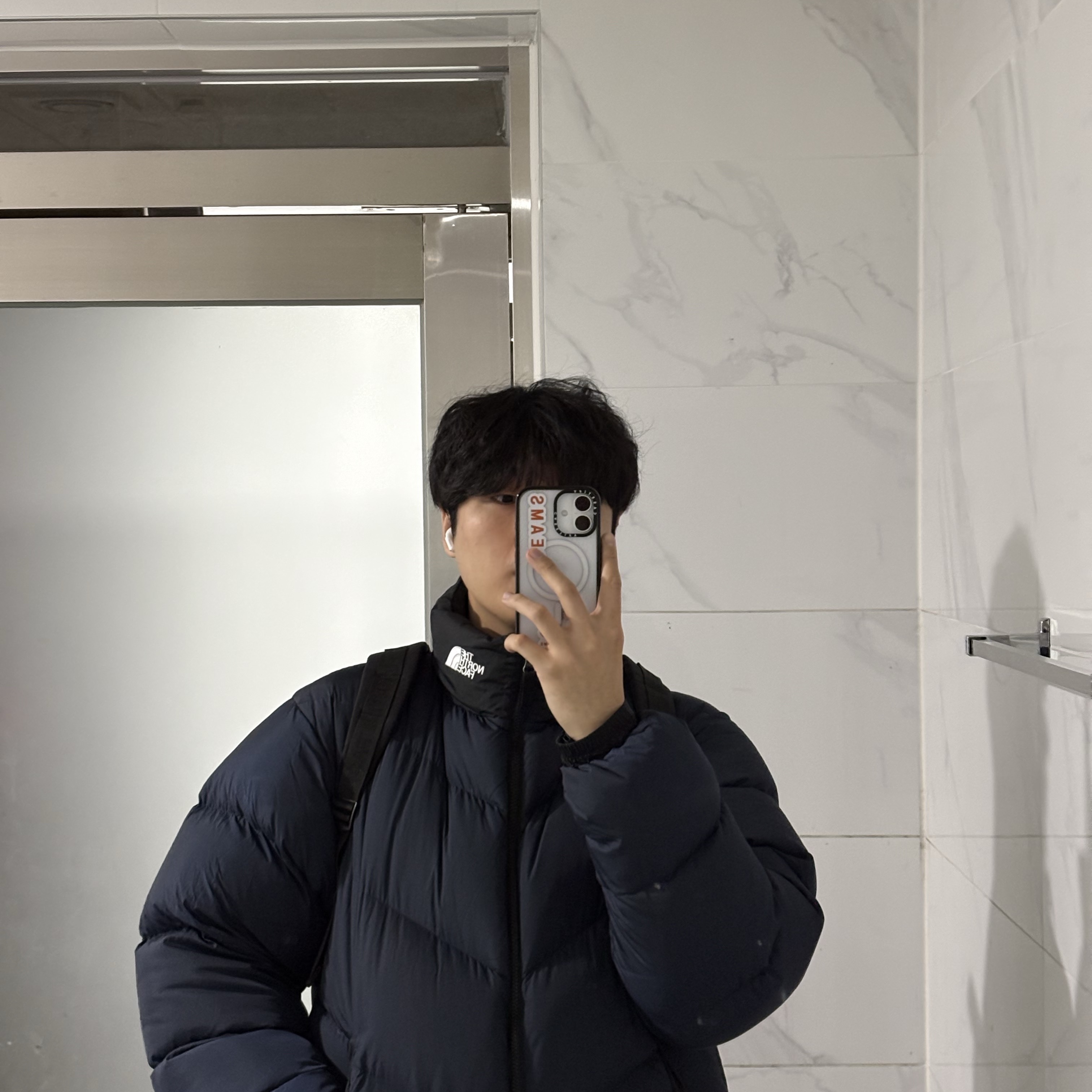 The North Face Ascent Jacket Urban Navy 착용 스타일