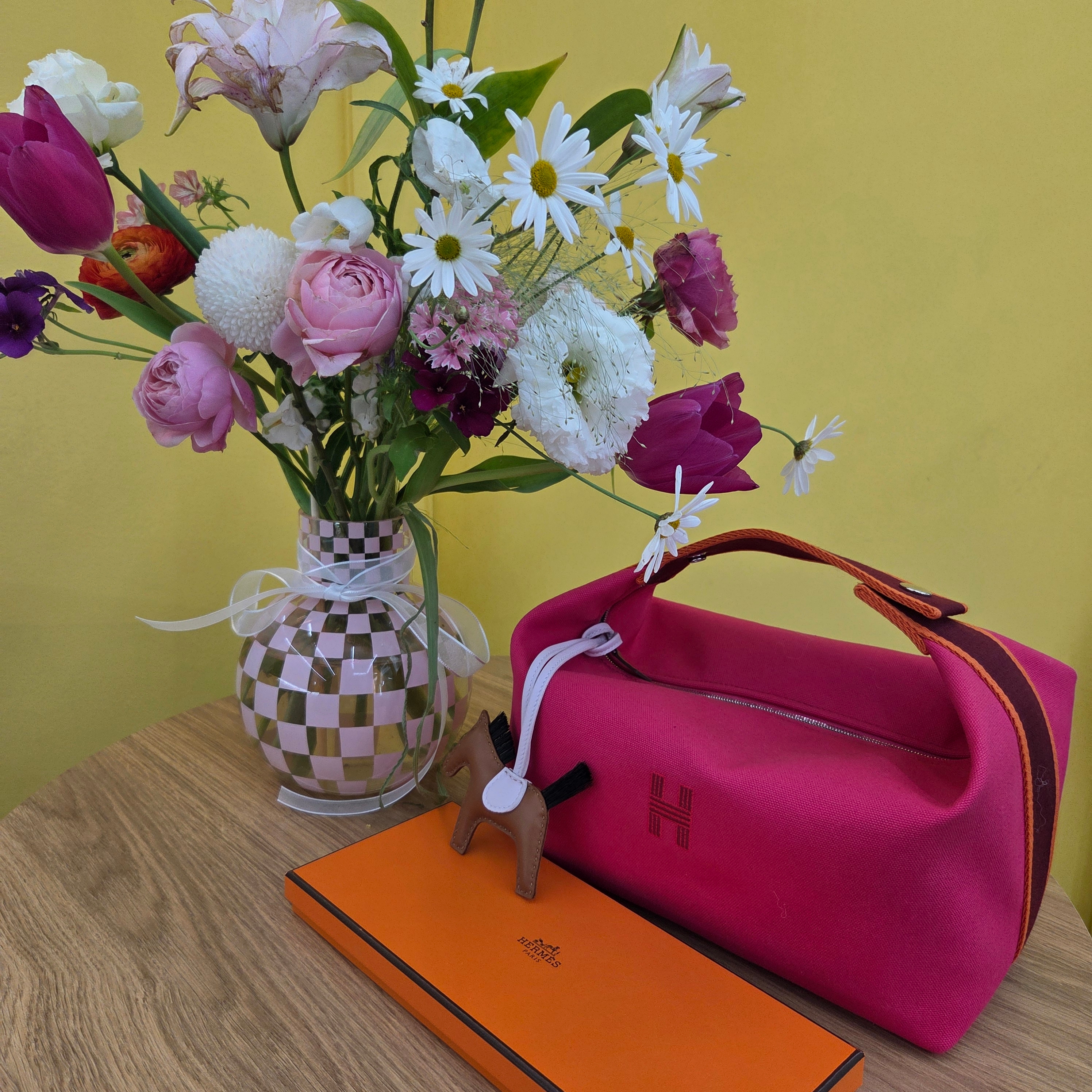 Hermes Rodeo PM Charm Milo Cheva & Gold Mauve Pale Noir 착용 스타일