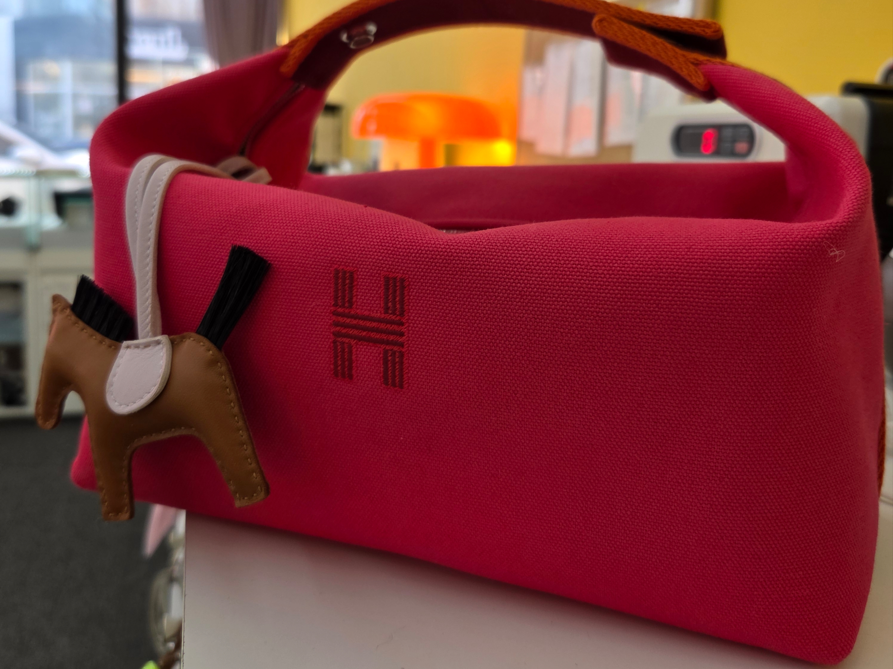 Hermes Large Bride-A-Brac Case Canvas & Hibiscus 착용 스타일