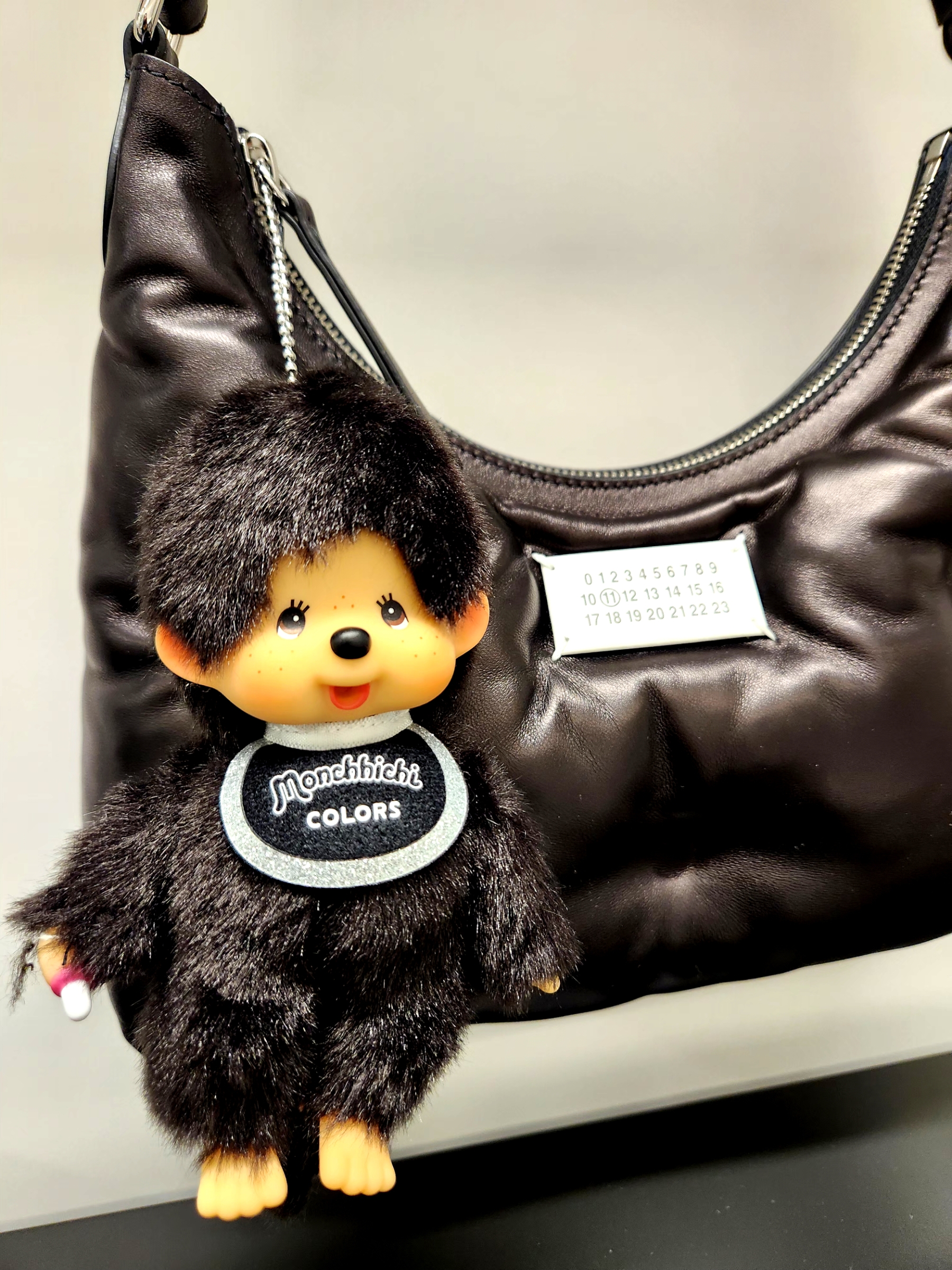 Monchhichi Monchhichi COLORS Keychain Black 착용 스타일 - 3