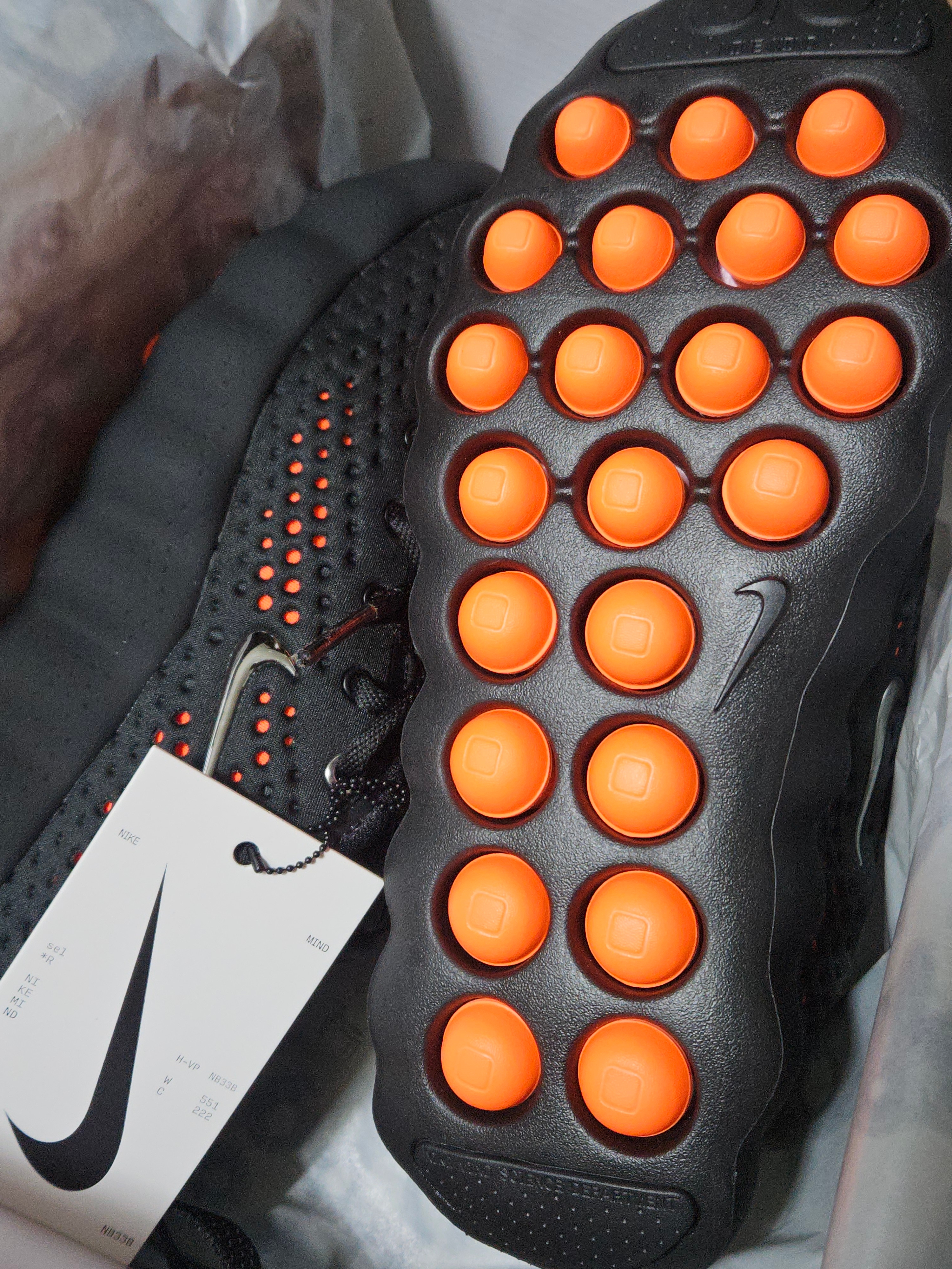 Nike Mind 002 Black Hyper Crimson, (W) Nike Mind 002 Black Hyper Crimson 착용 스타일 - 1