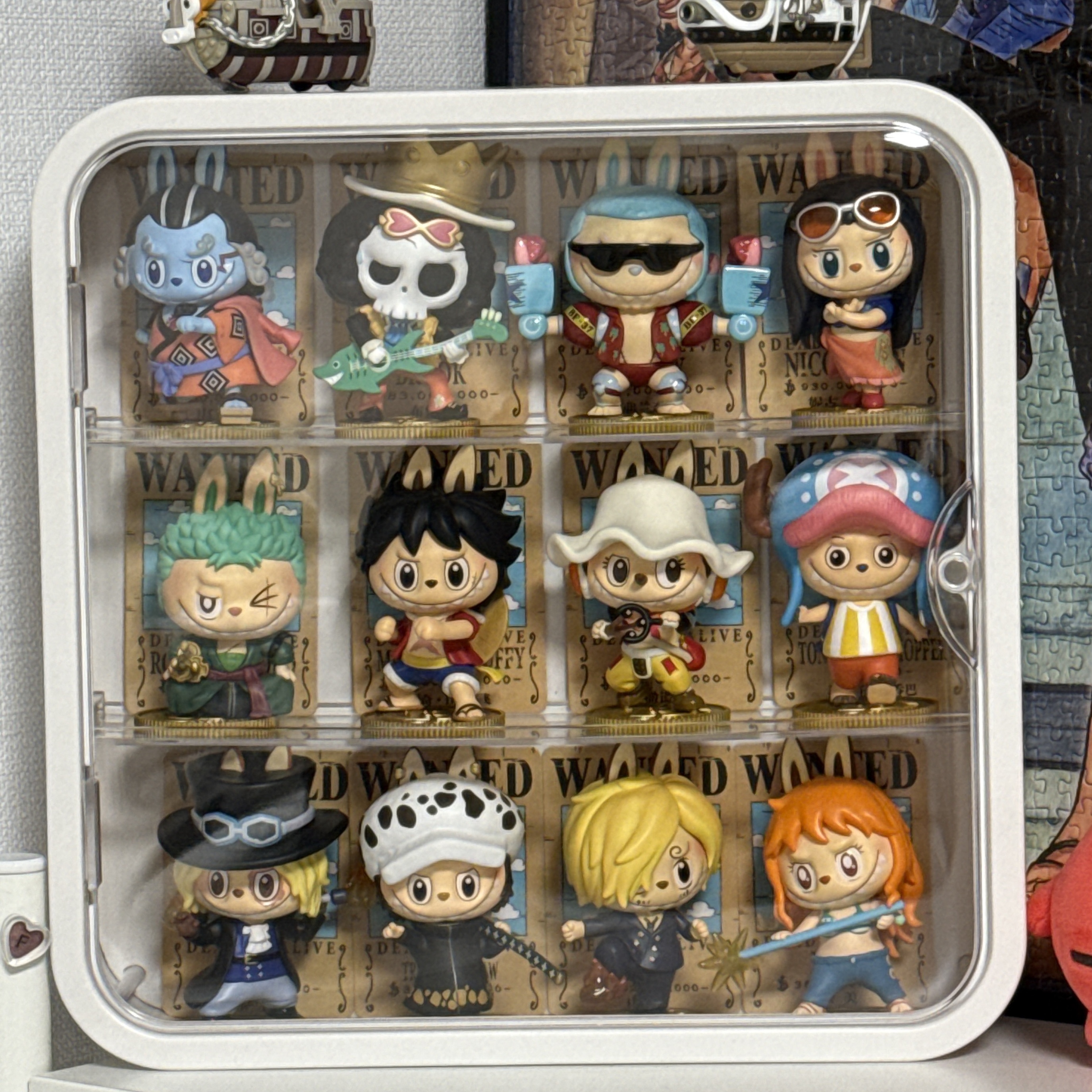 Pop Mart Labubu The Monsters x One Piece Series Figures Sanji (Opened Case), Pop Mart Labubu The Monsters x One Piece Series Figures Monkey.D.Luffy (Opened Case) 착용 스타일