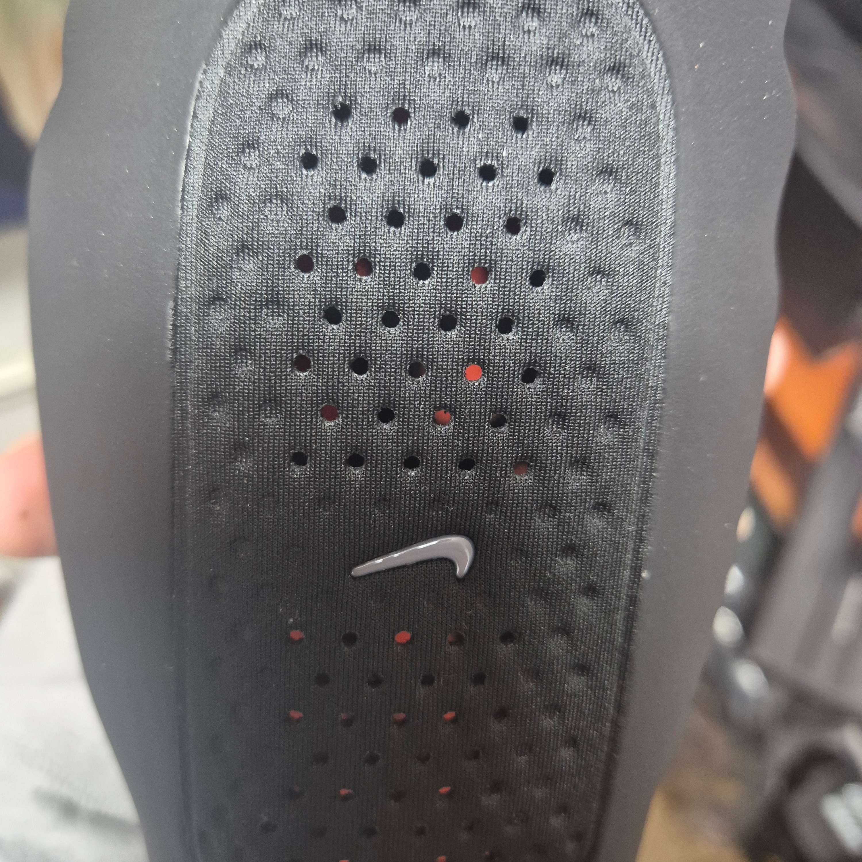 Nike Mind 001 Black Chrome 착용 스타일 - 2