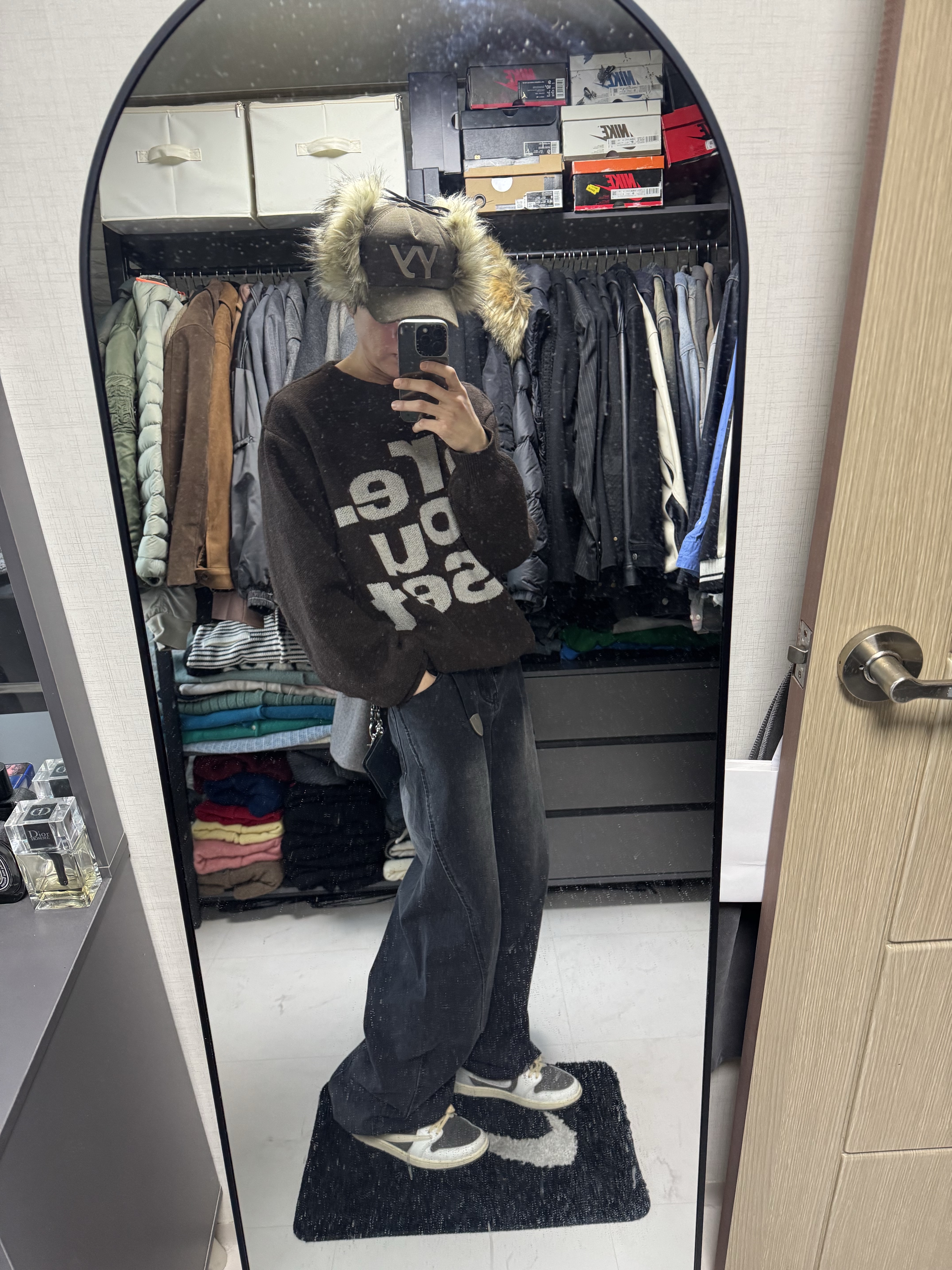 Open Yy Faux Fur Corduroy Earflap Cap Khaki, Jordan 1 x Travis Scott Retro Low OG SP Sail and Ridgerock 착용 스타일 - 2