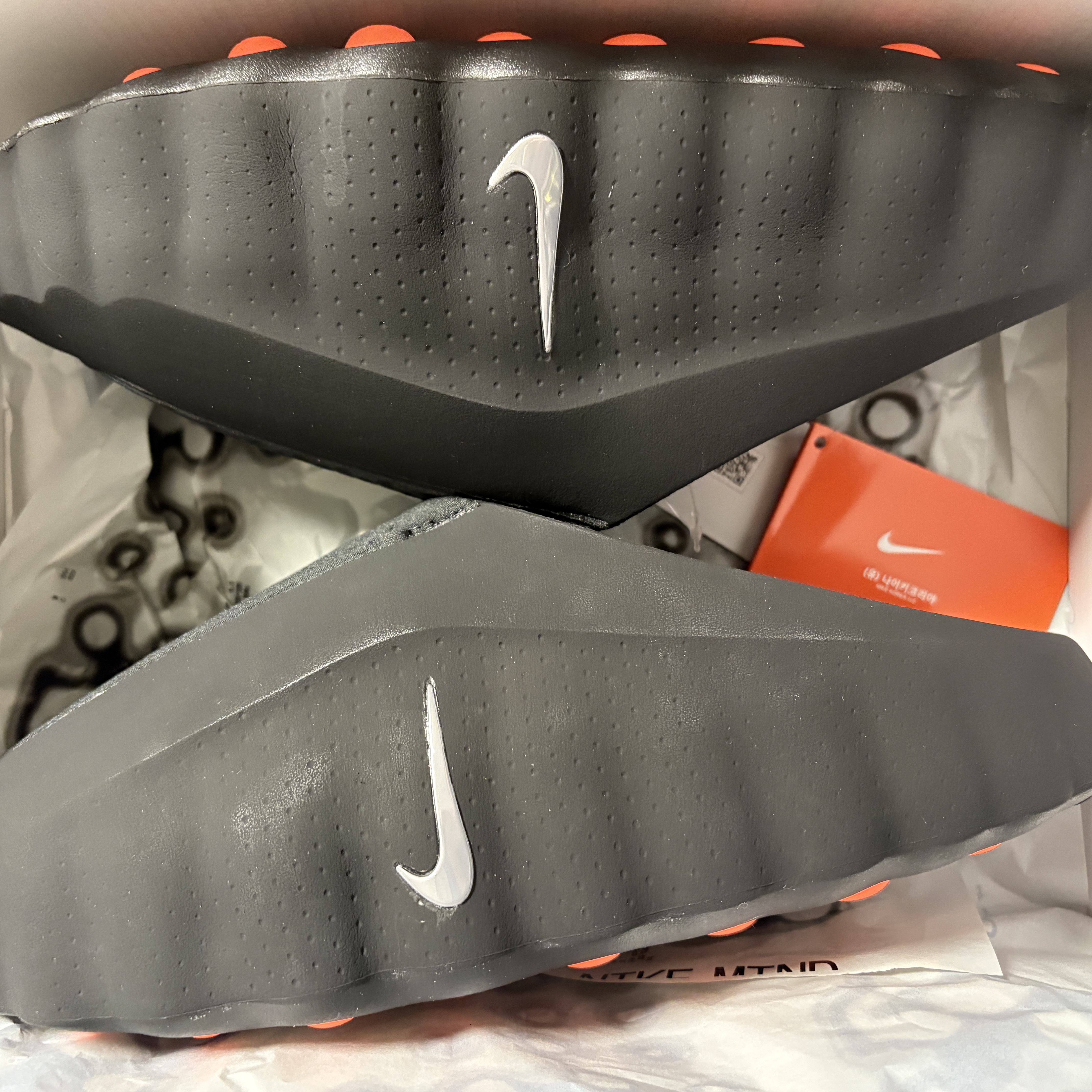 Nike Mind 001 Black Chrome, Nike Mind 001 Solar Red Chrome 착용 스타일 - 4
