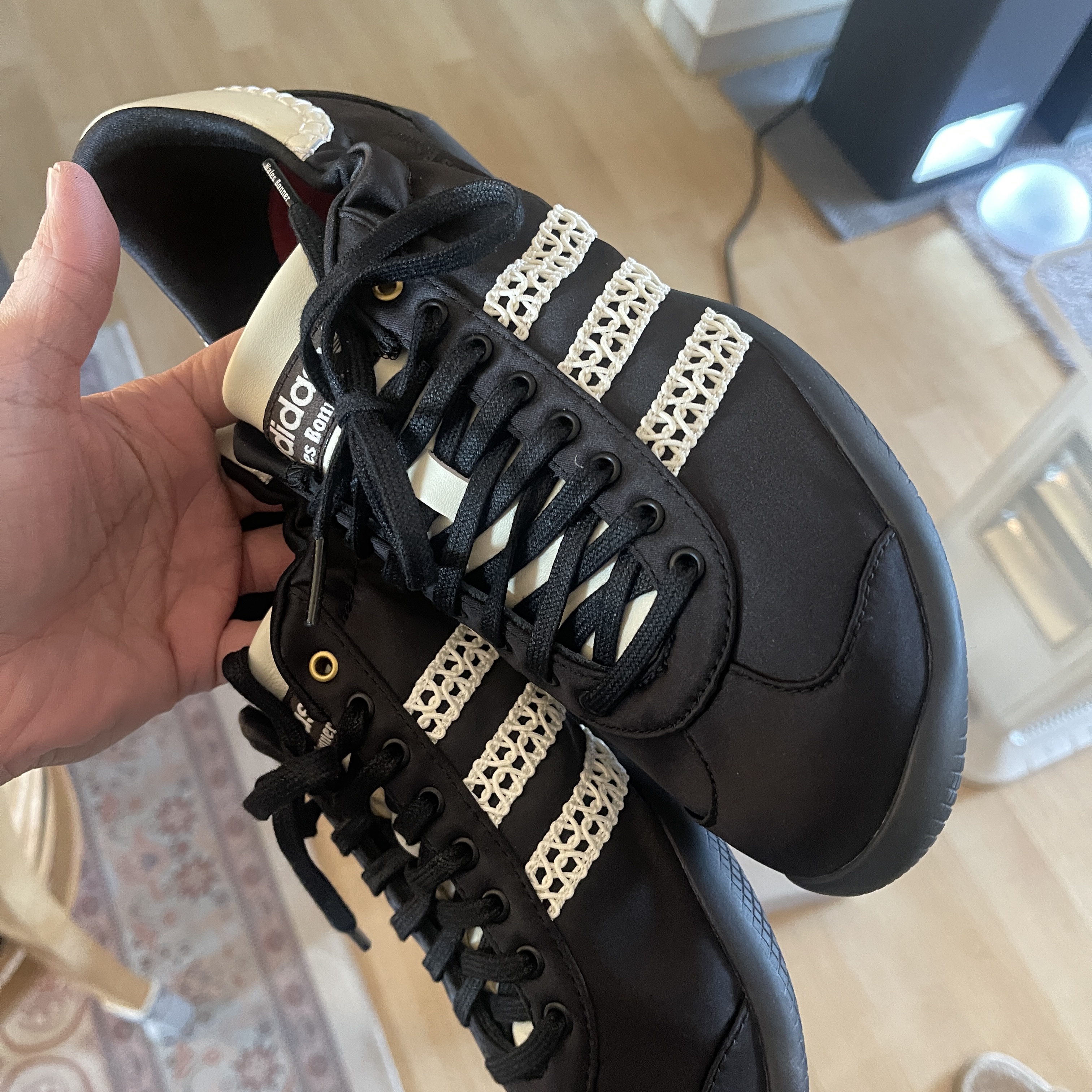 Adidas x Wales Bonner Karintha Satin Core Black Dark Brown 착용 스타일 - 4